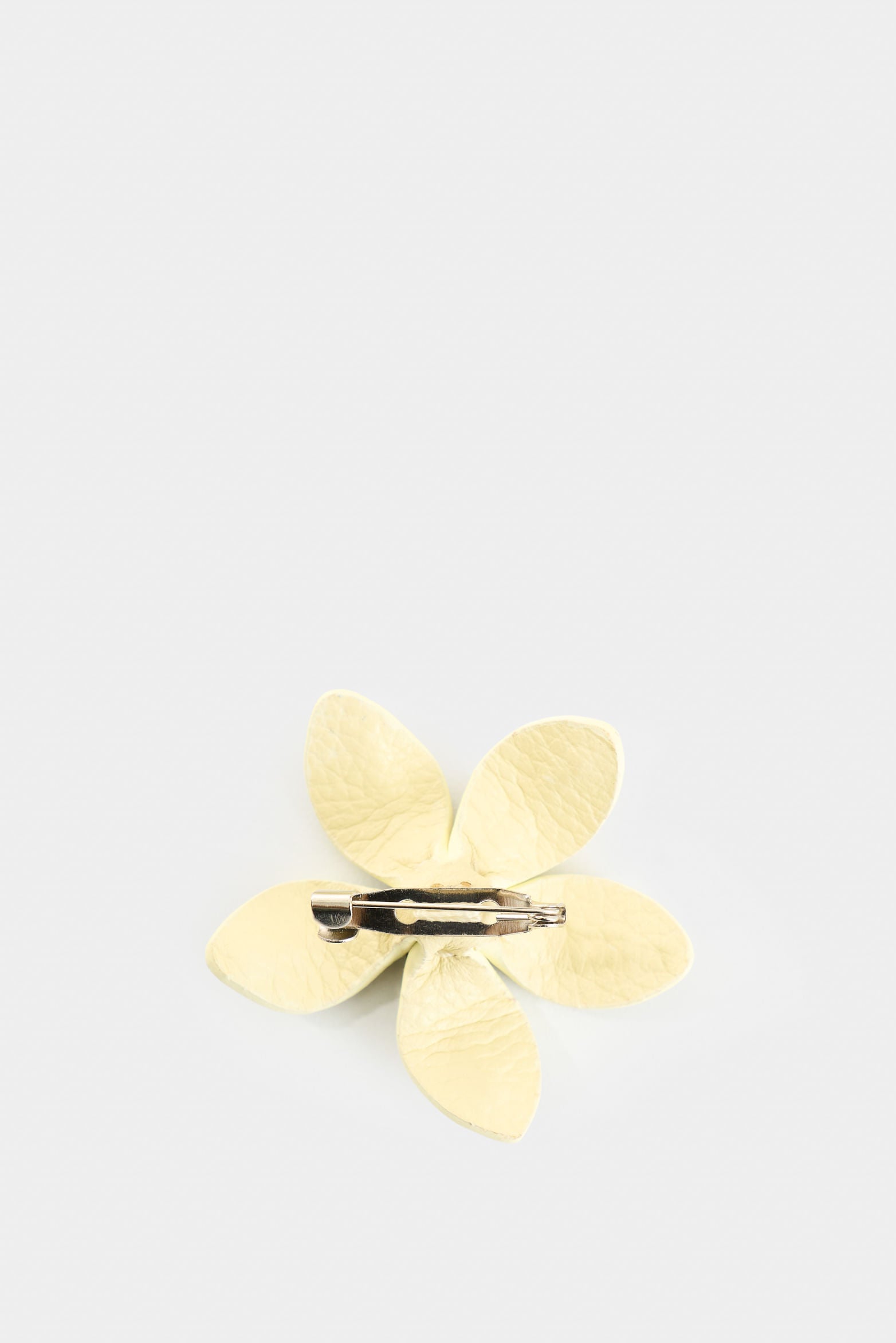 Small leather San Joaquín flower brooch for women