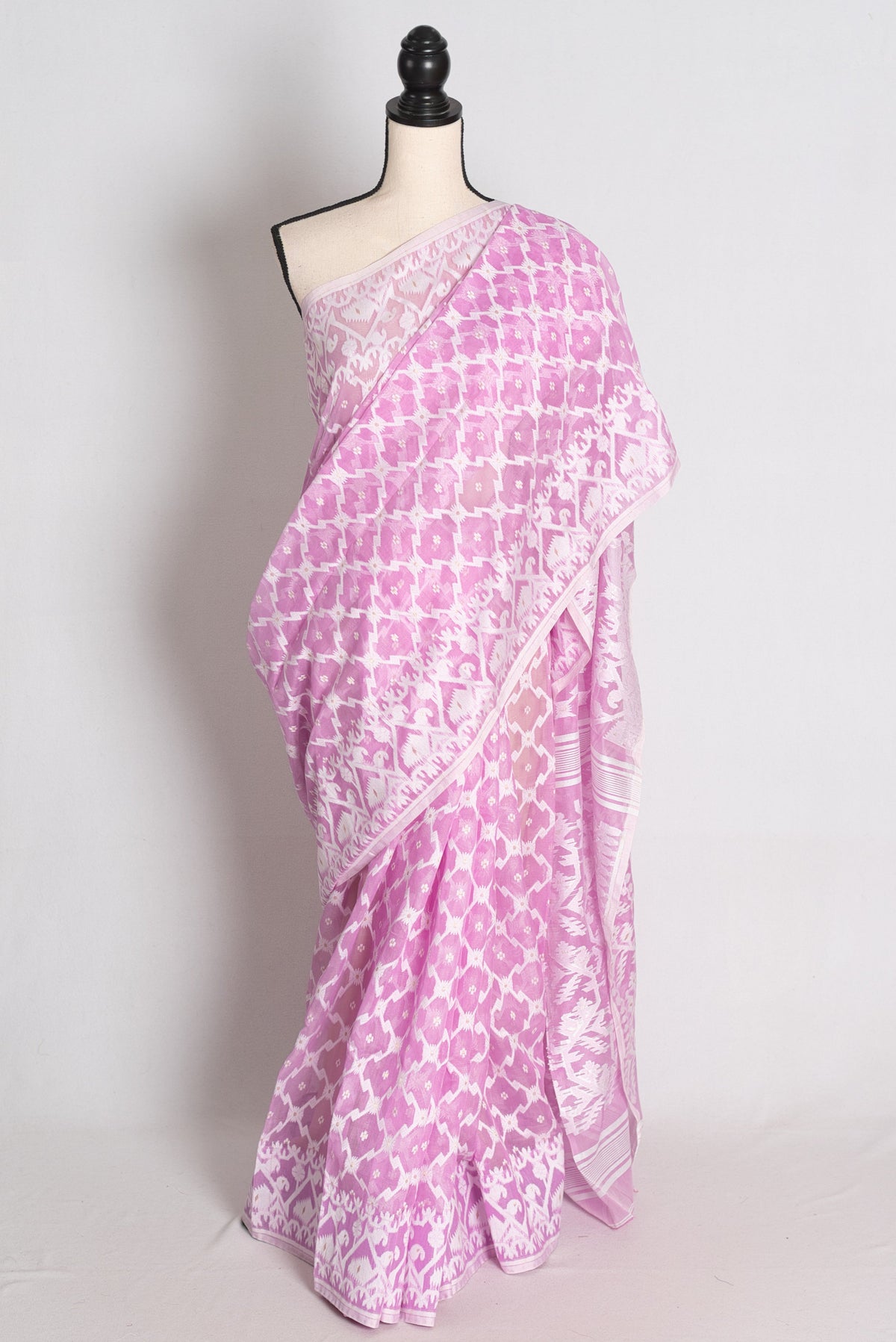 Sharmi – Lilac and White Soft Jamdani Saree