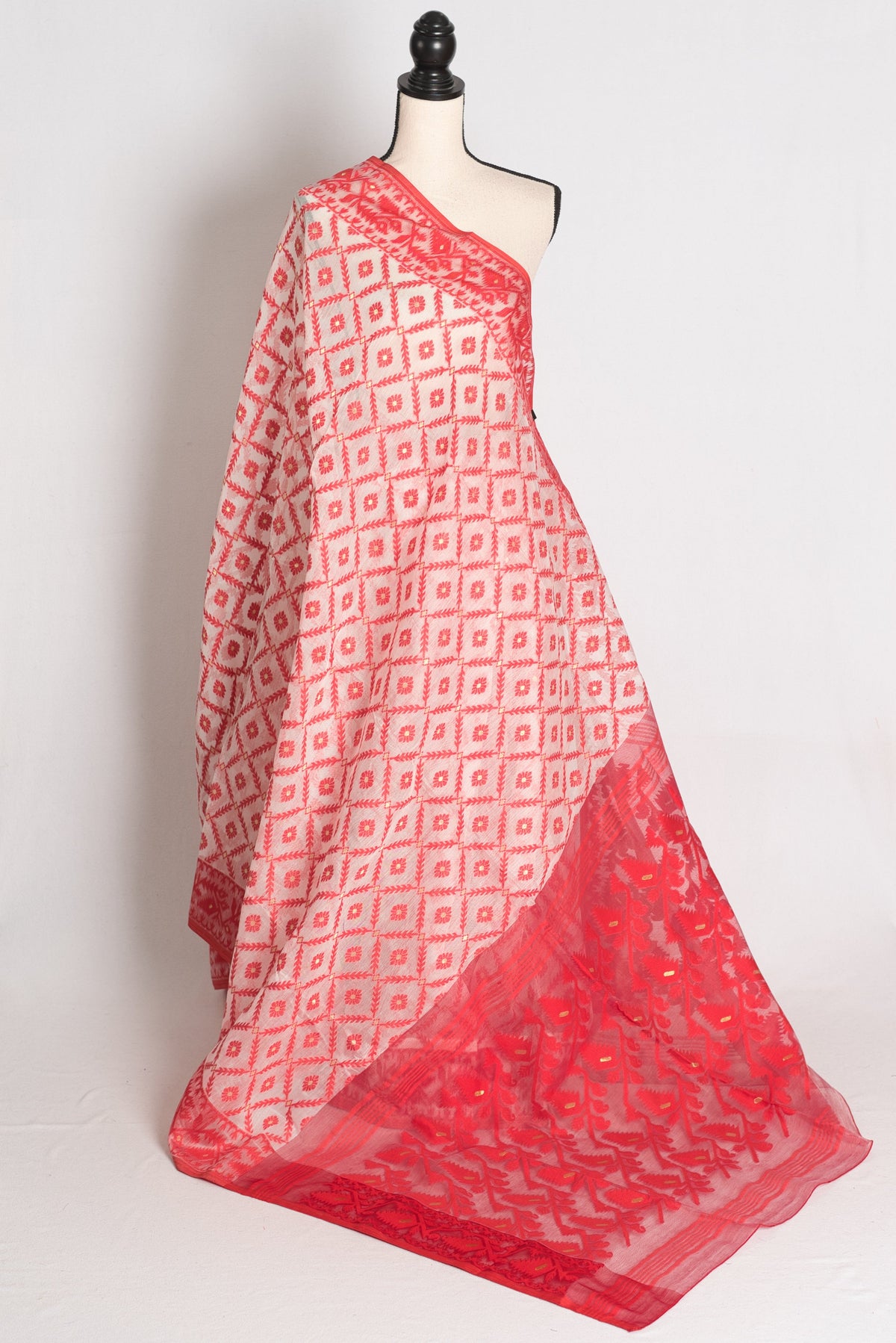 Ila : White and Red Blended Soft Cotton Bengali Jamdani Saree