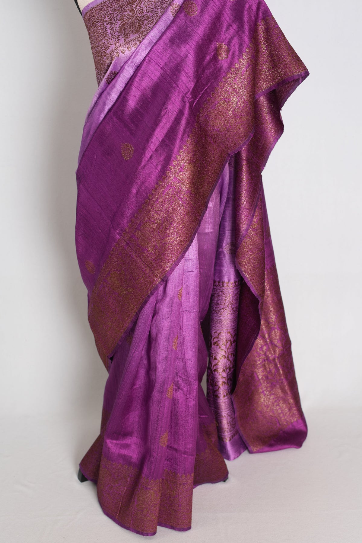 Gracy : Shades of Mauve Purple Ombre Hand Woven Raw Silk Banarasi Saree