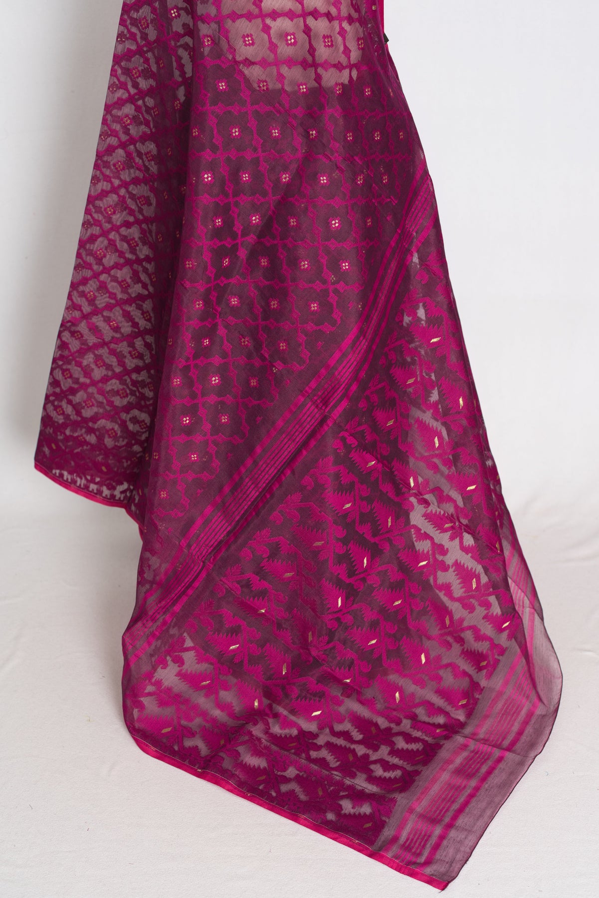 Trina : Magenta Soft Blended Cotton Jamdani Saree