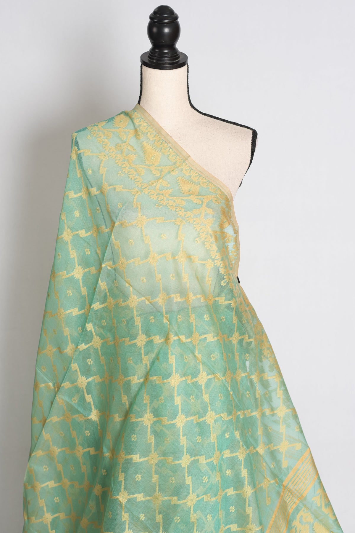 Sheuli – Pastel Green and Beige Soft Jamdani Saree