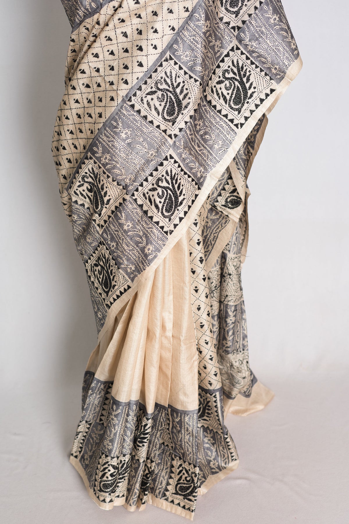 Rhythm : Beige Hand Embroidery Kantha Stitch Gachi Tussar Silk Saree