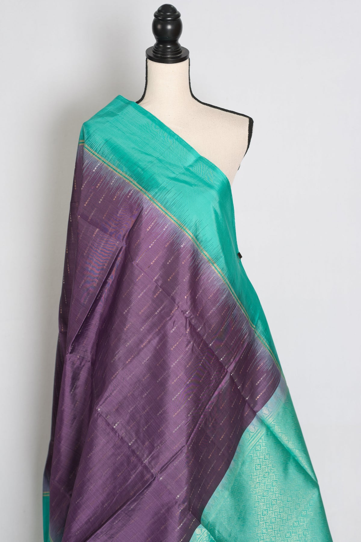 Iniya Violet and Sea Green Lightweight Kanjivaram Silk Saree