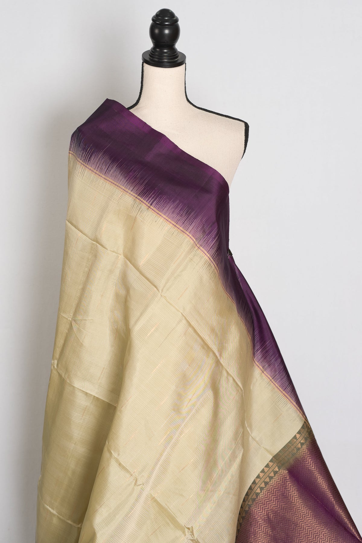 Lata : Light Green and Deep Purple Lightweight Kanjivaram Silk Saree