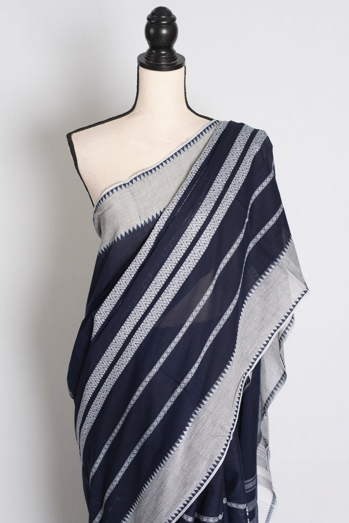 Nivedita : Dark Blue and Grey Dhaniakhali Bengal Handloom Pure Soft Cotton Saree