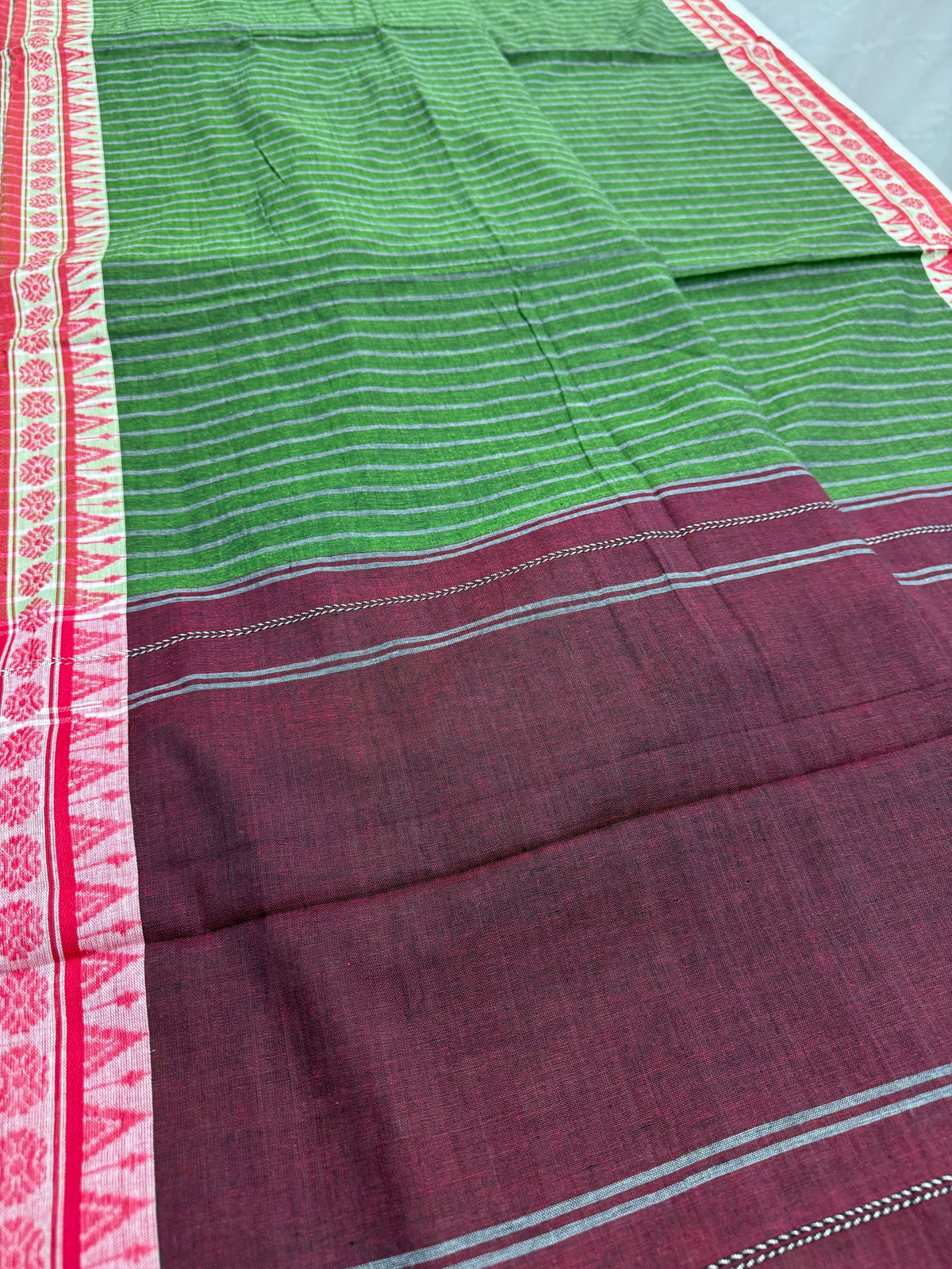 Bina : Heena Green Red Soft Cotton Dhaniakhali Saree