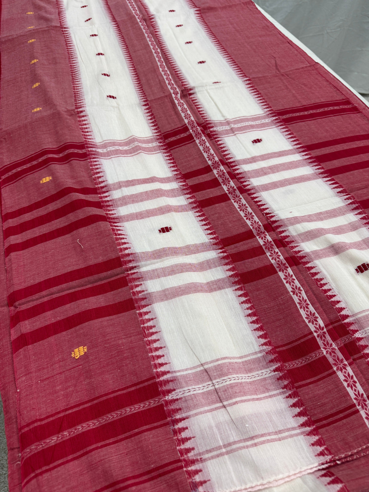 Sohini : White and Red Horizontal Stripes Dhaniakhali Soft Cotton Saree