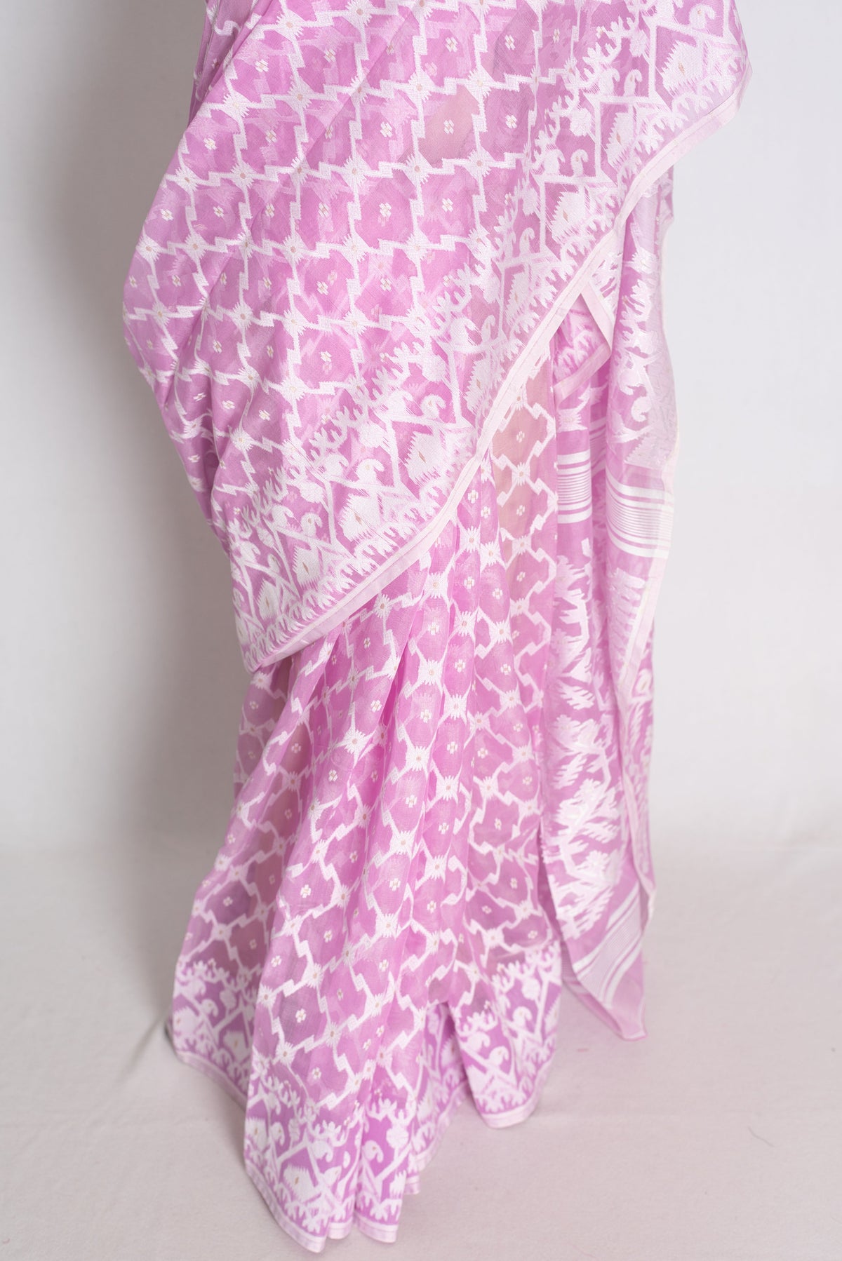 Sharmi – Lilac and White Soft Jamdani Saree