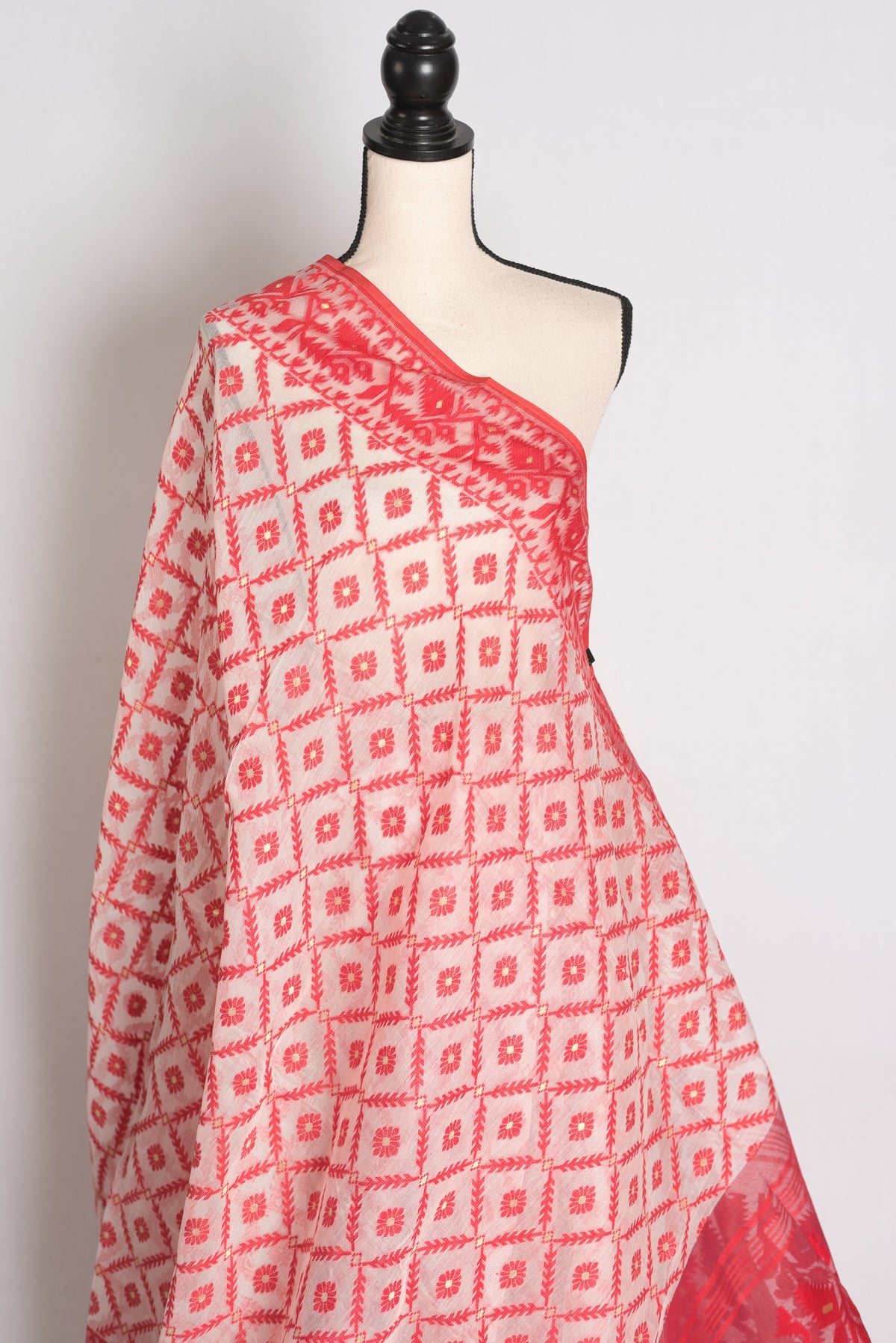 Ila : White and Red Blended Soft Cotton Bengali Jamdani Saree