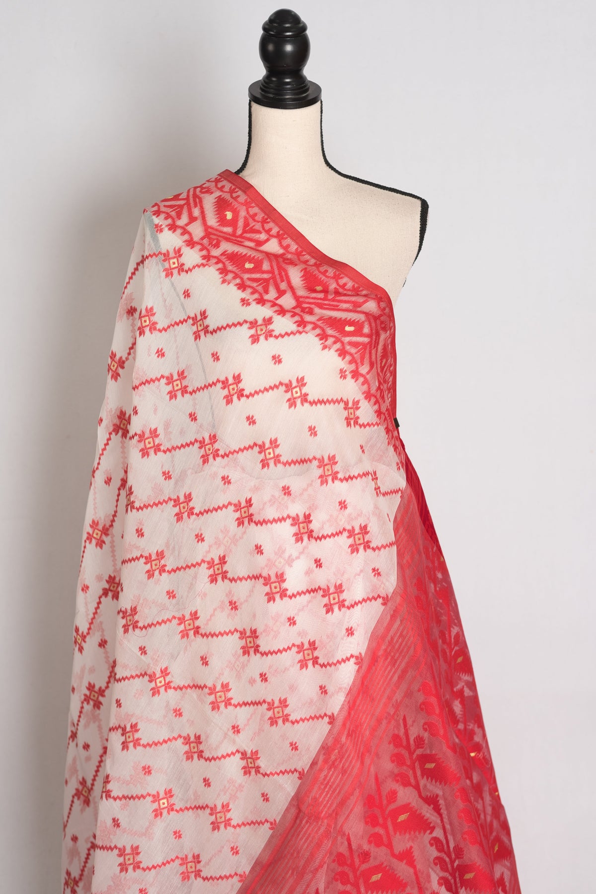 Mitra : Classic White and Red Soft Blended Cotton Bengali Jamdani Saree