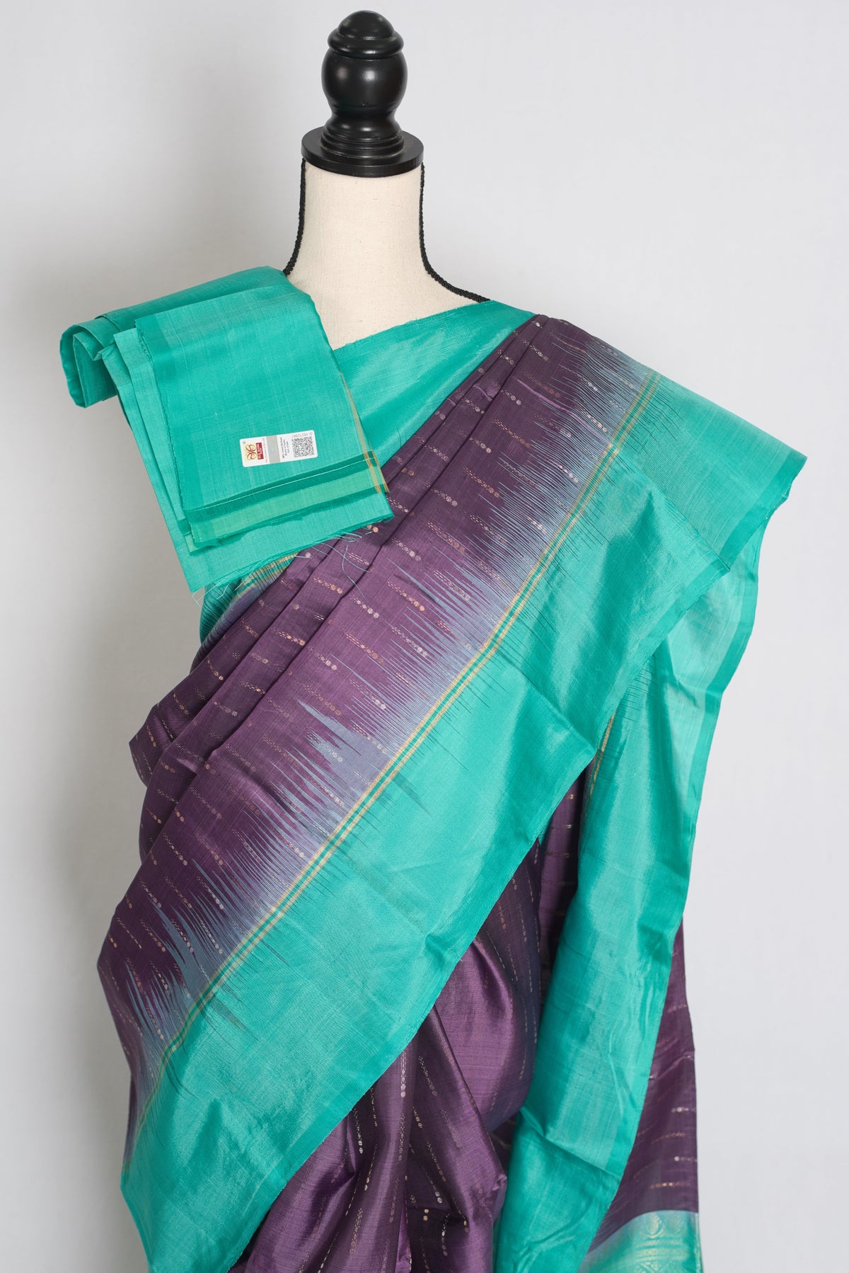 Iniya Violet and Sea Green Lightweight Kanjivaram Silk Saree