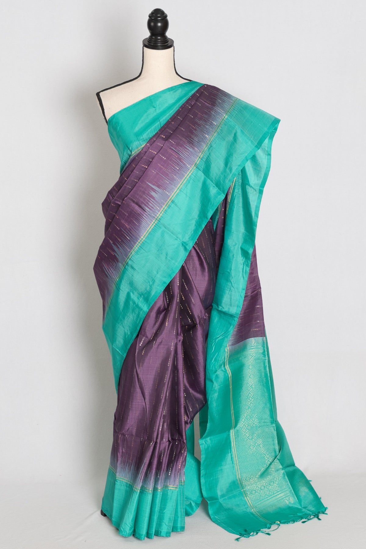 Iniya Violet and Sea Green Lightweight Kanjivaram Silk Saree