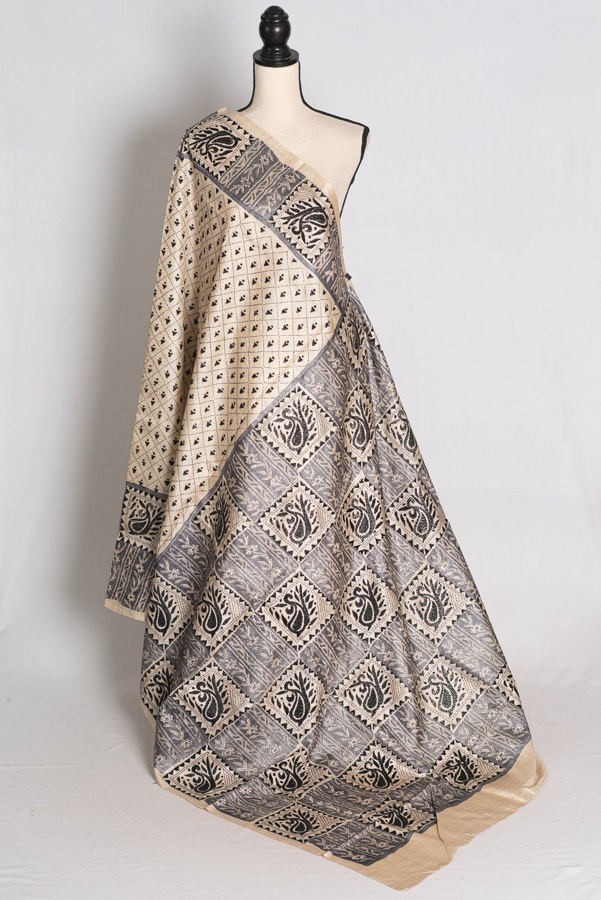 Rhythm : Beige Hand Embroidery Kantha Stitch Gachi Tussar Silk Saree
