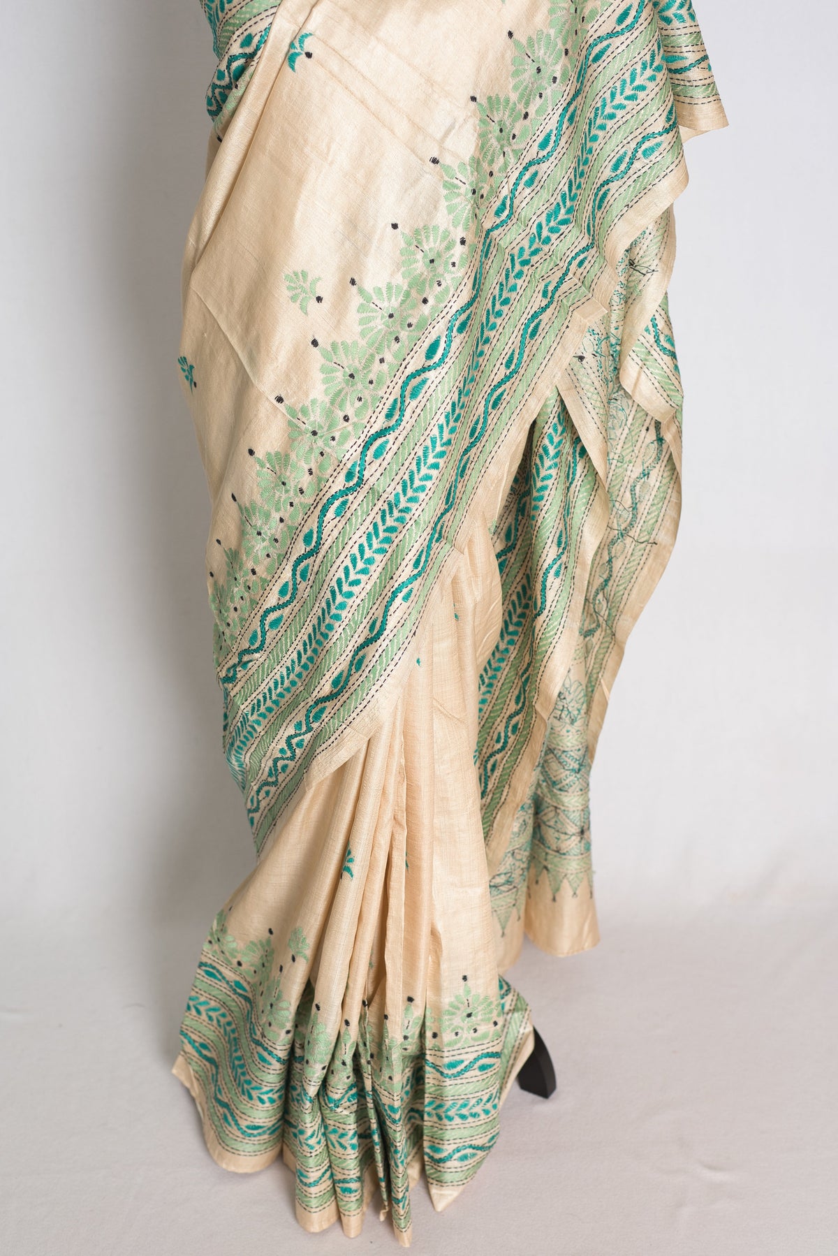 Ishq: Beige Hand-Embroidered Kantha Stitch Silk Mark Certified Tussar Silk Saree