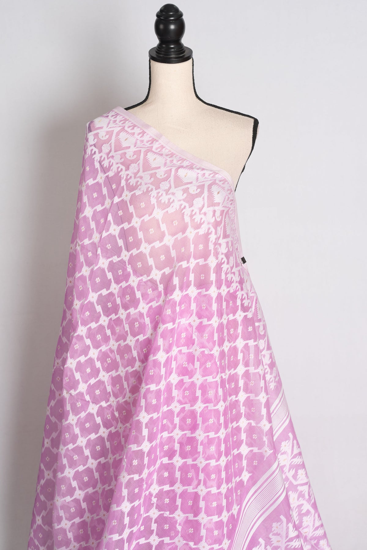 Sharmi – Lilac and White Soft Jamdani Saree