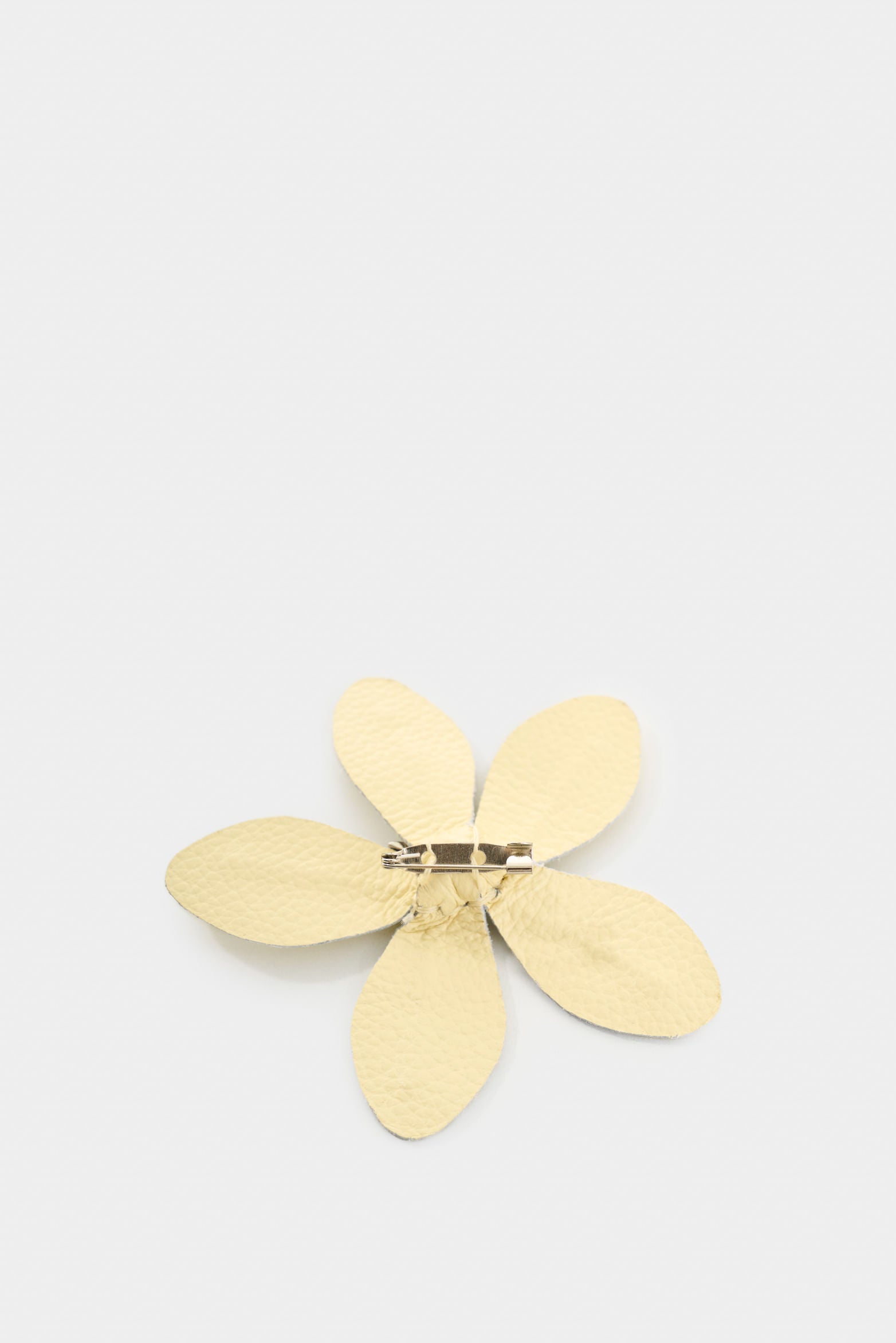 Large leather San Joaquín flower brooch for women