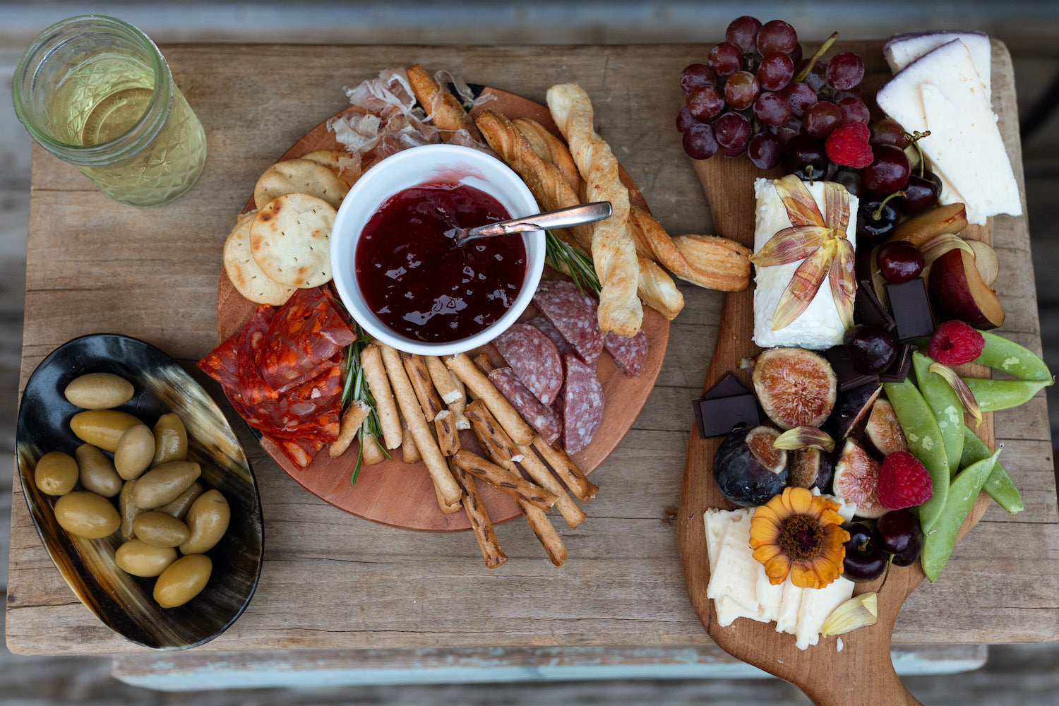 Round Cheese Board with Spreader