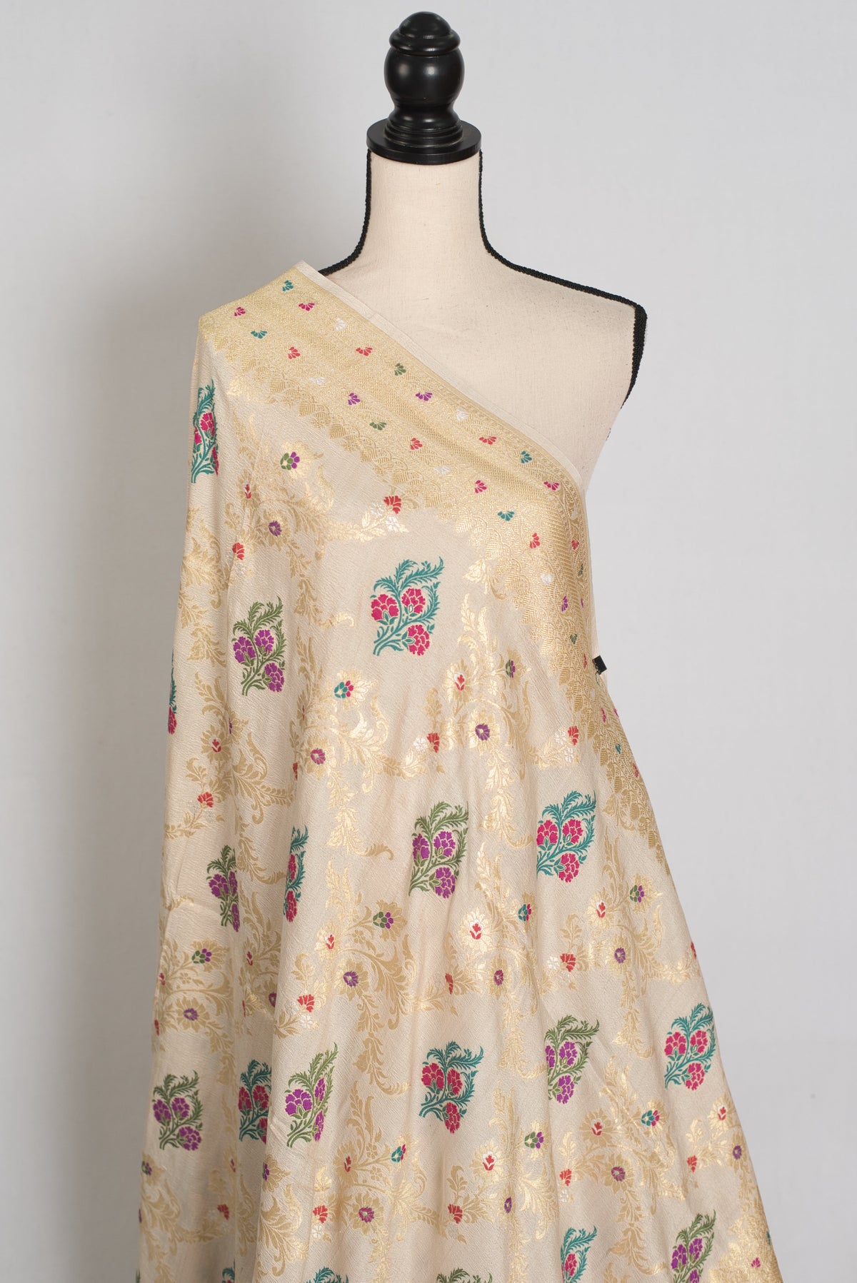 Reena : Beige & Gold Tussar Georgette Banarasi Saree with Minakari Floral Jaal