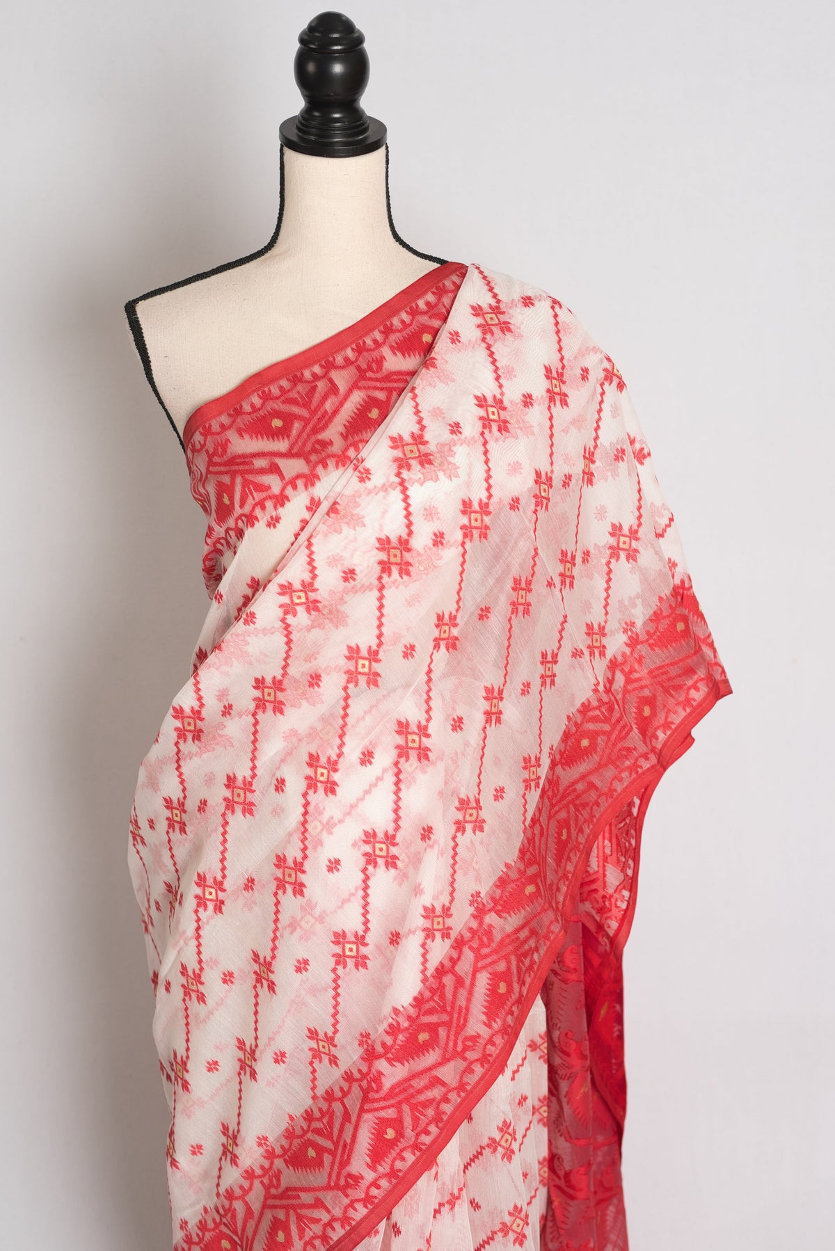 Mitra : Classic White and Red Soft Blended Cotton Bengali Jamdani Saree