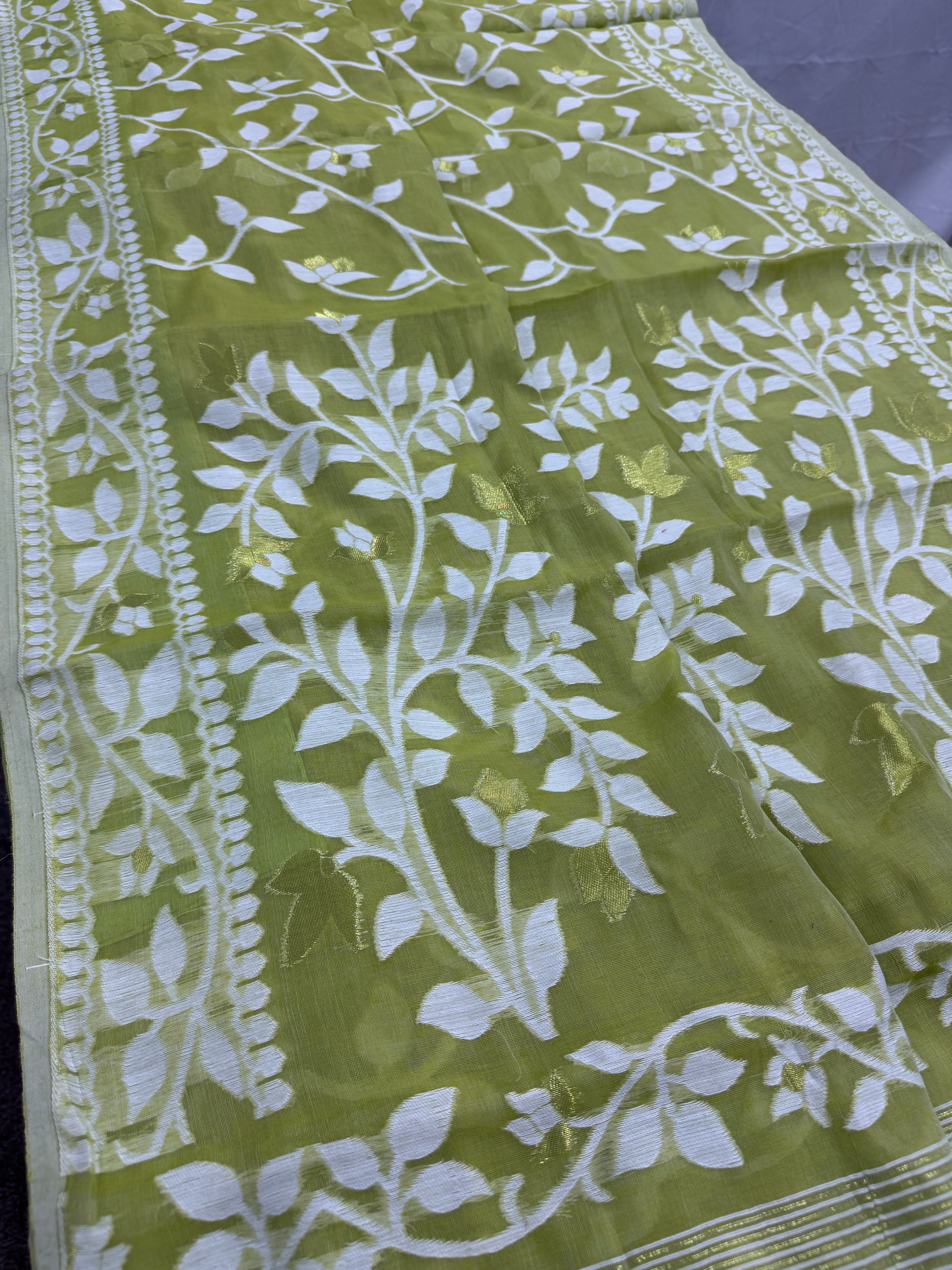 Leela : Lime Green and White Blended Soft Cotton Jamdani Saree