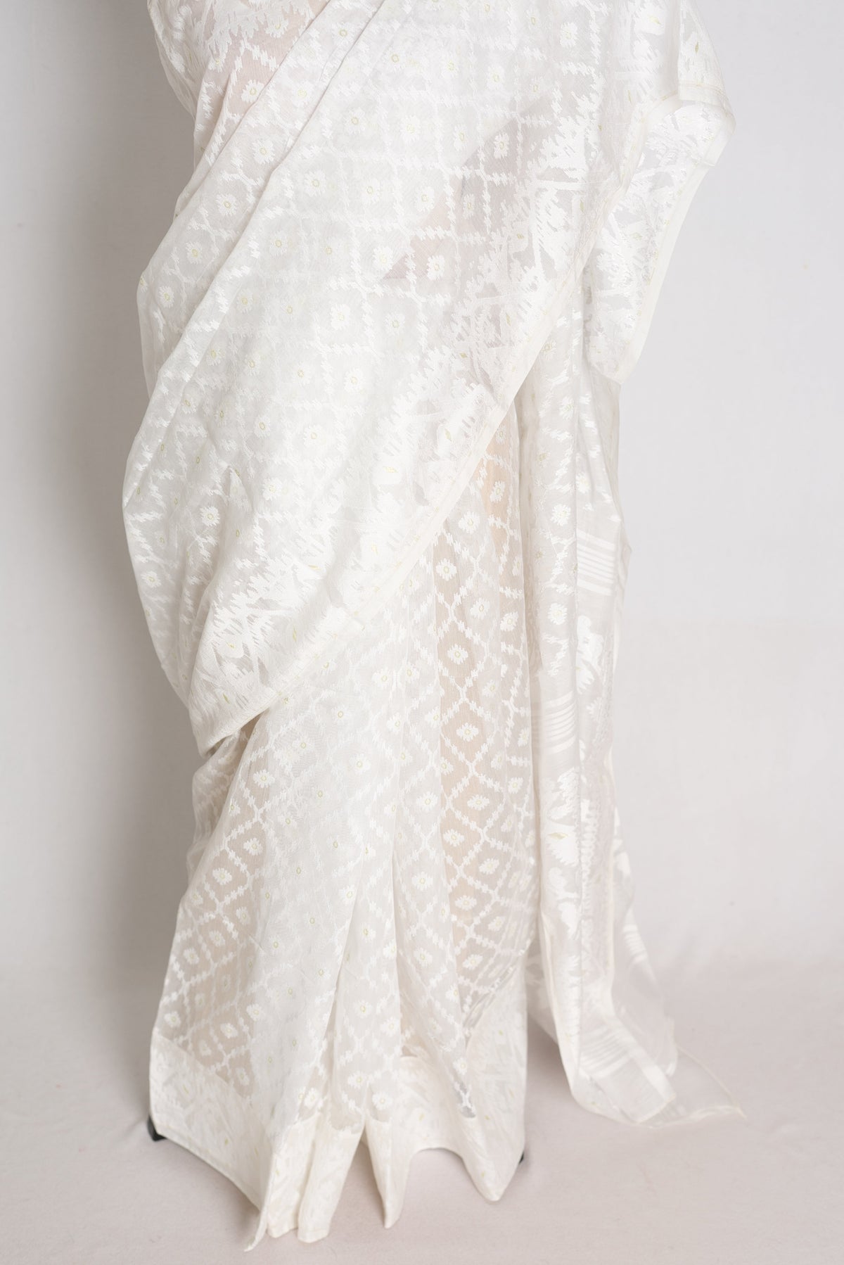 Shweta : Pure White and White Soft Blended Cotton Bengali Jamdani Saree