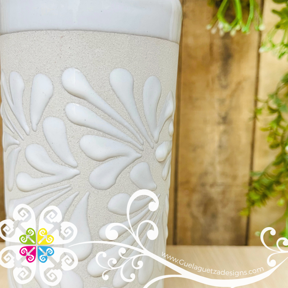 White Espiga Plumeado Cilindro Clay Vase - Florero Barro