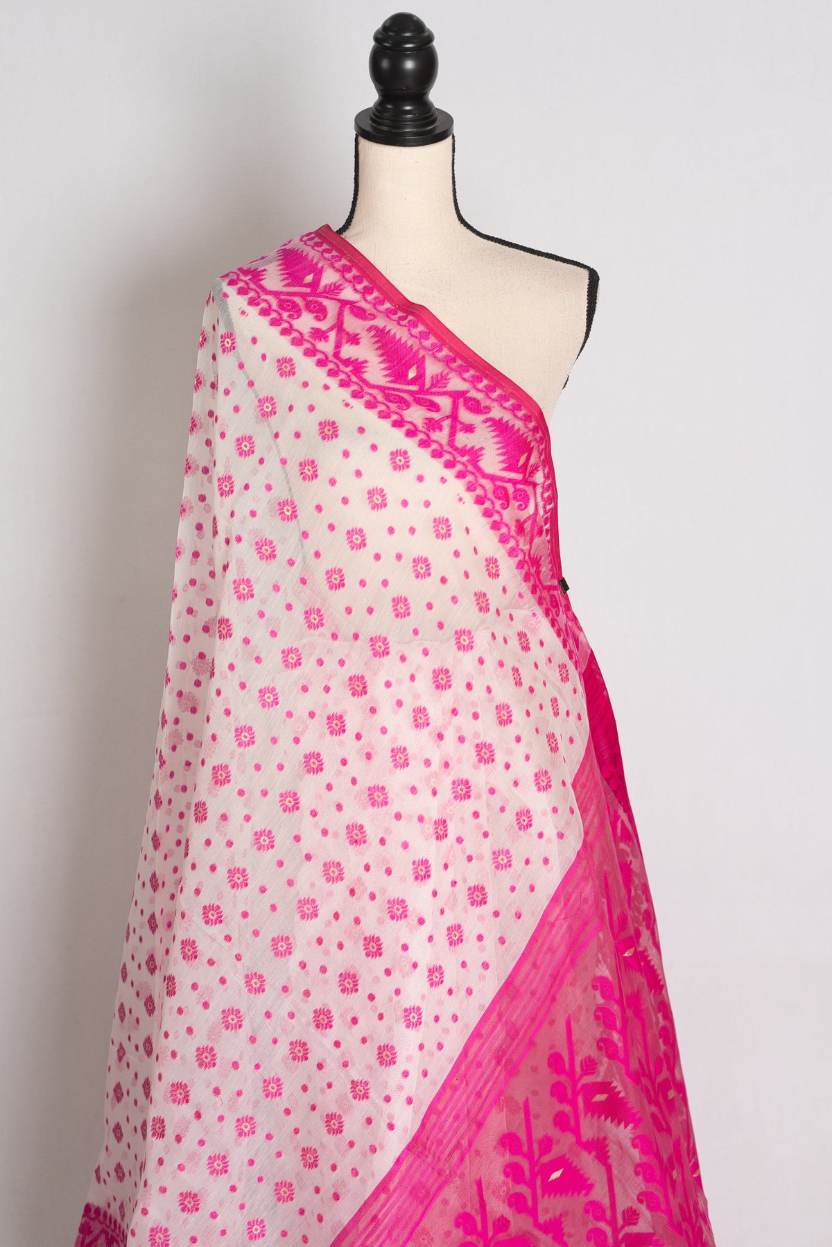 Niva : White and Pink Soft Blended Cotton Bengali Jamdani Saree