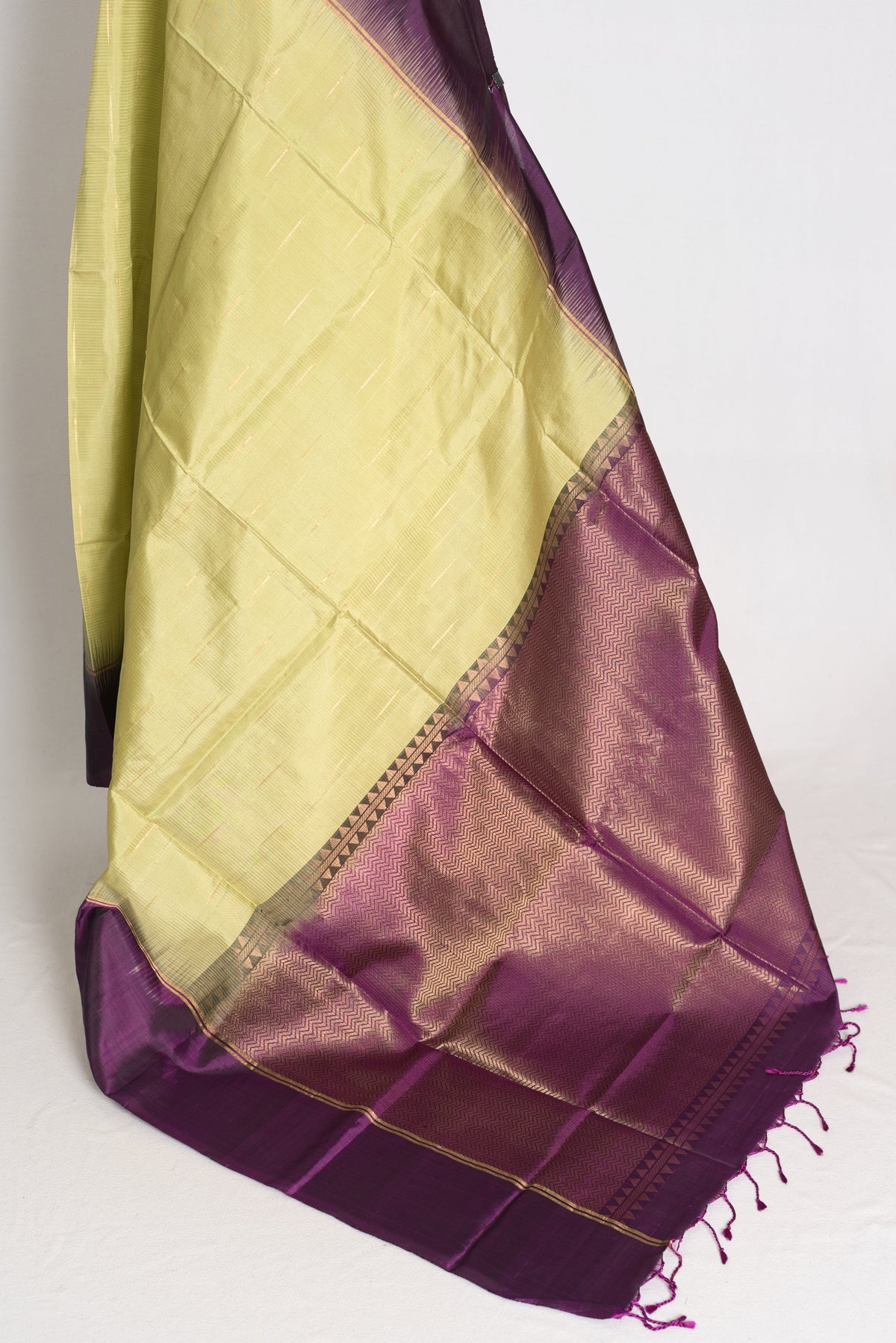 Ila : Lime Green and Deep Purple Lightweight Kanjivaram Silk Saree