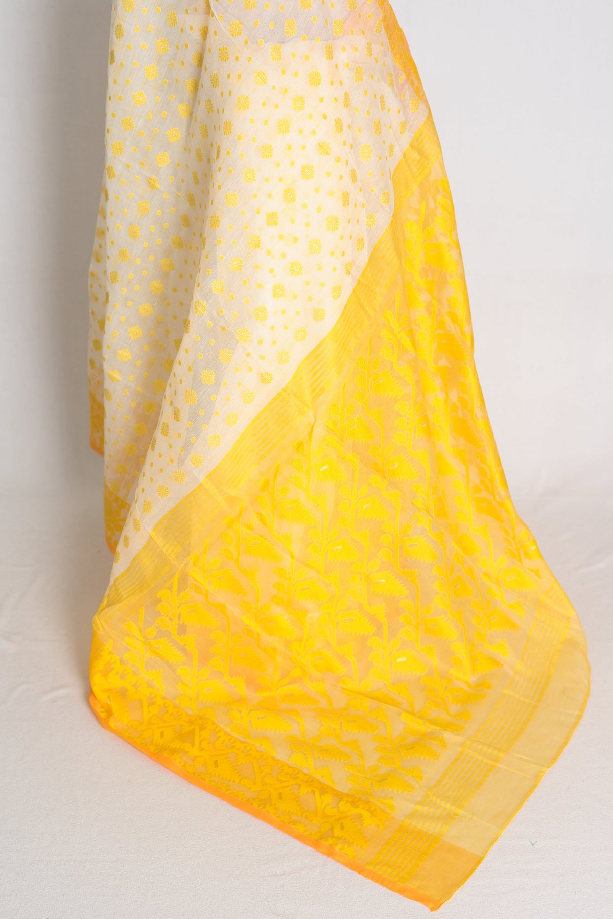Mitra – Off White and Yellow Blended Cotton Soft Jamdani Saree