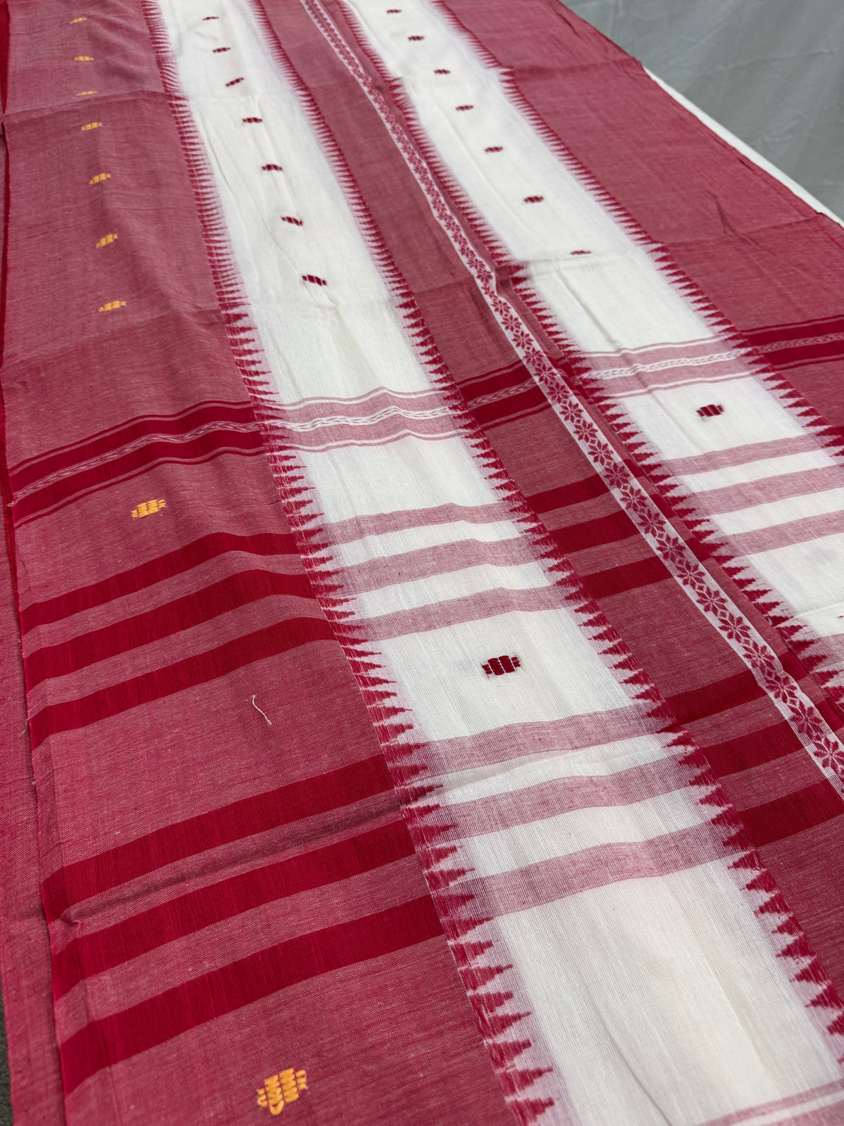 Sohini : White and Red Horizontal Stripes Dhaniakhali Soft Cotton Saree
