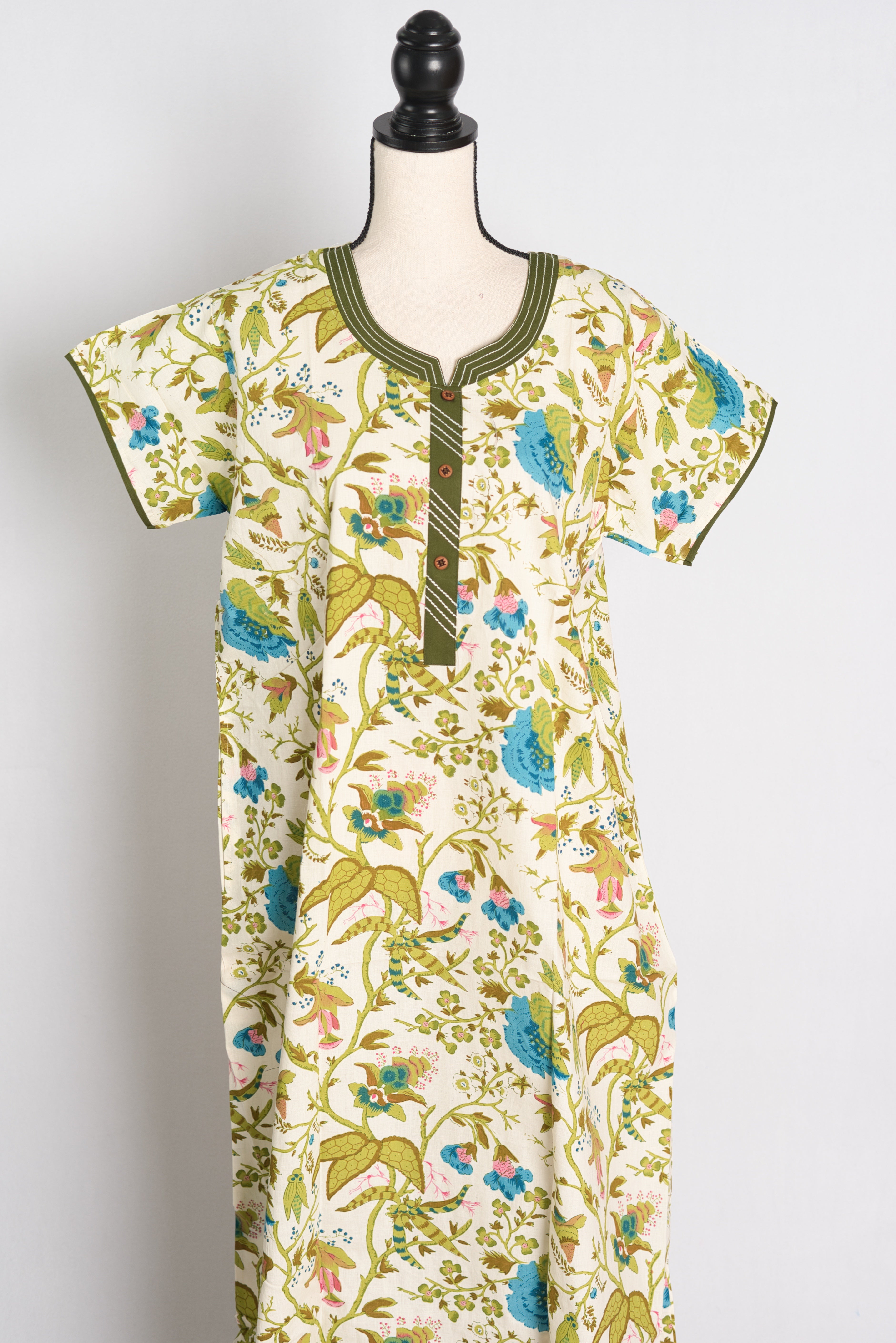 Printed White and Green Cotton Nightwear in Regular Size
