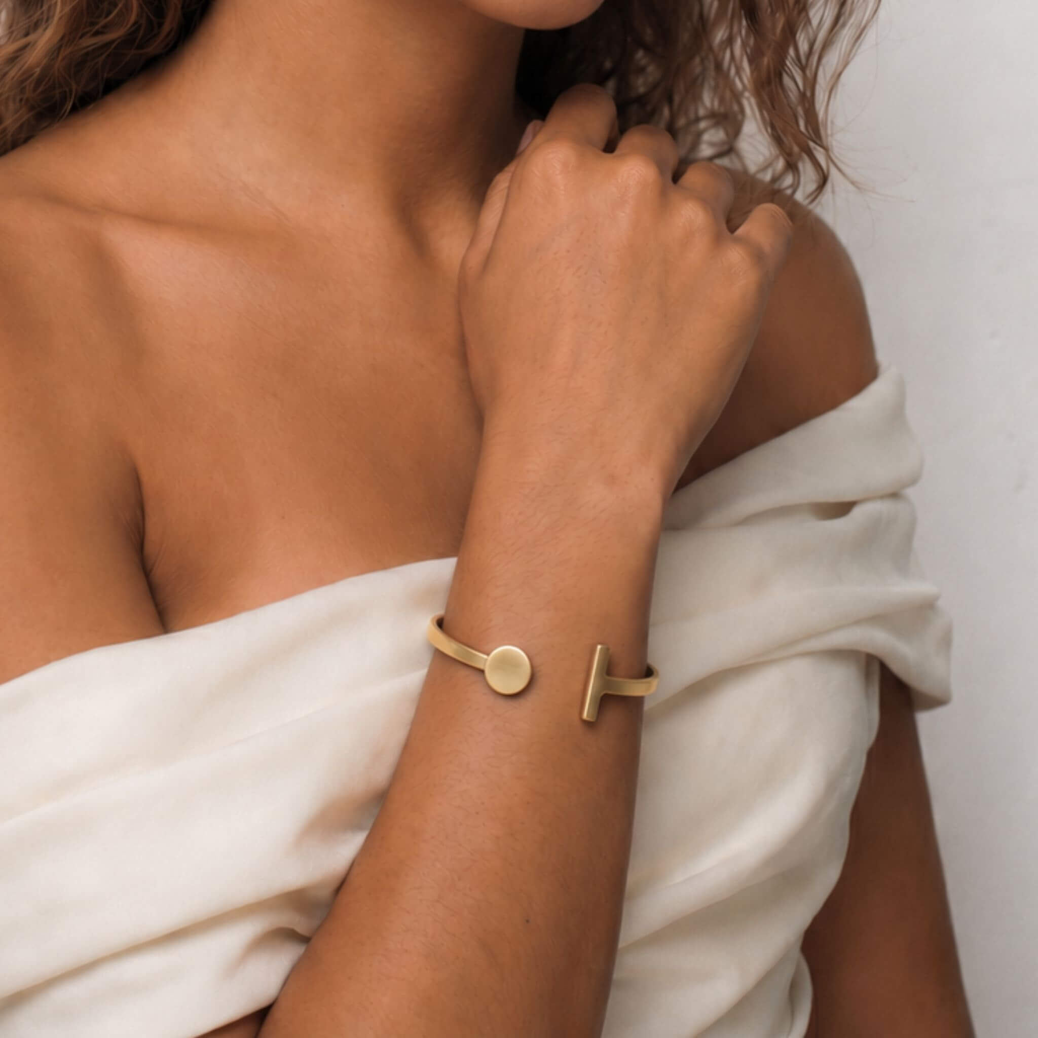 Dice & T-Shaped Ends Cuff Brass Bracelet - Jua
