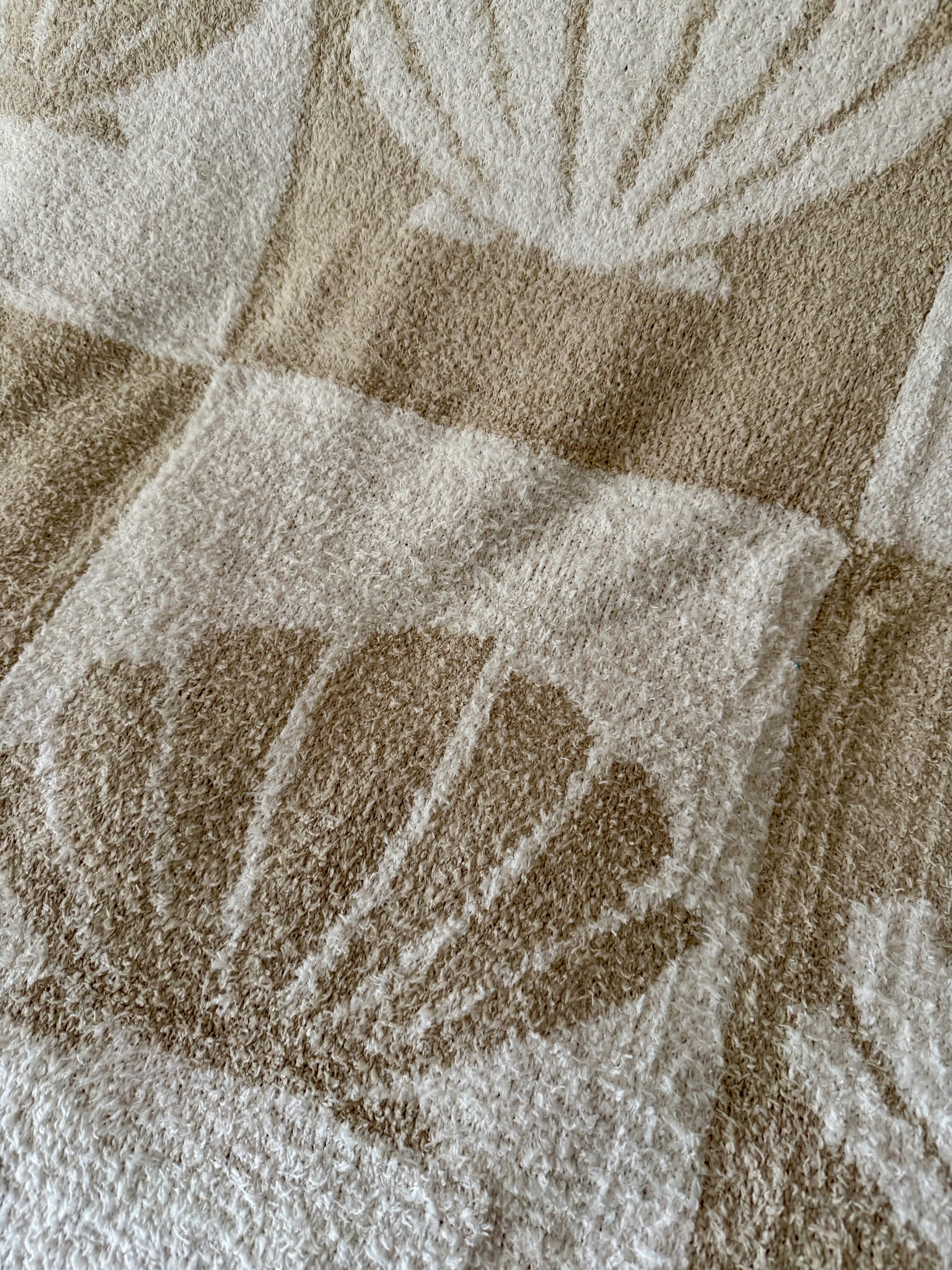 ShellCheck Plush Throw - Sand + Tan