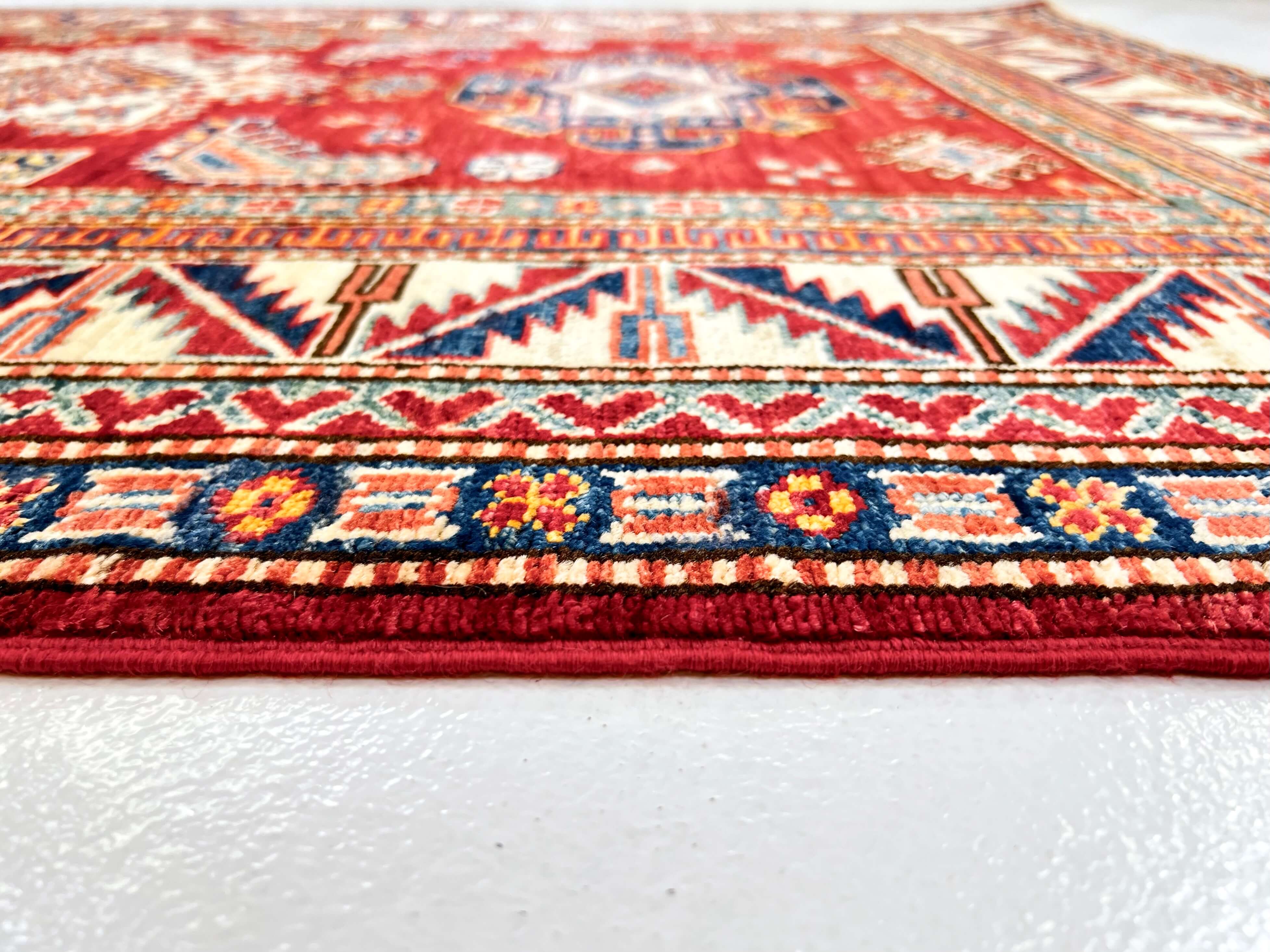 Super Kazak 4'00"x5'11" red/ivo
