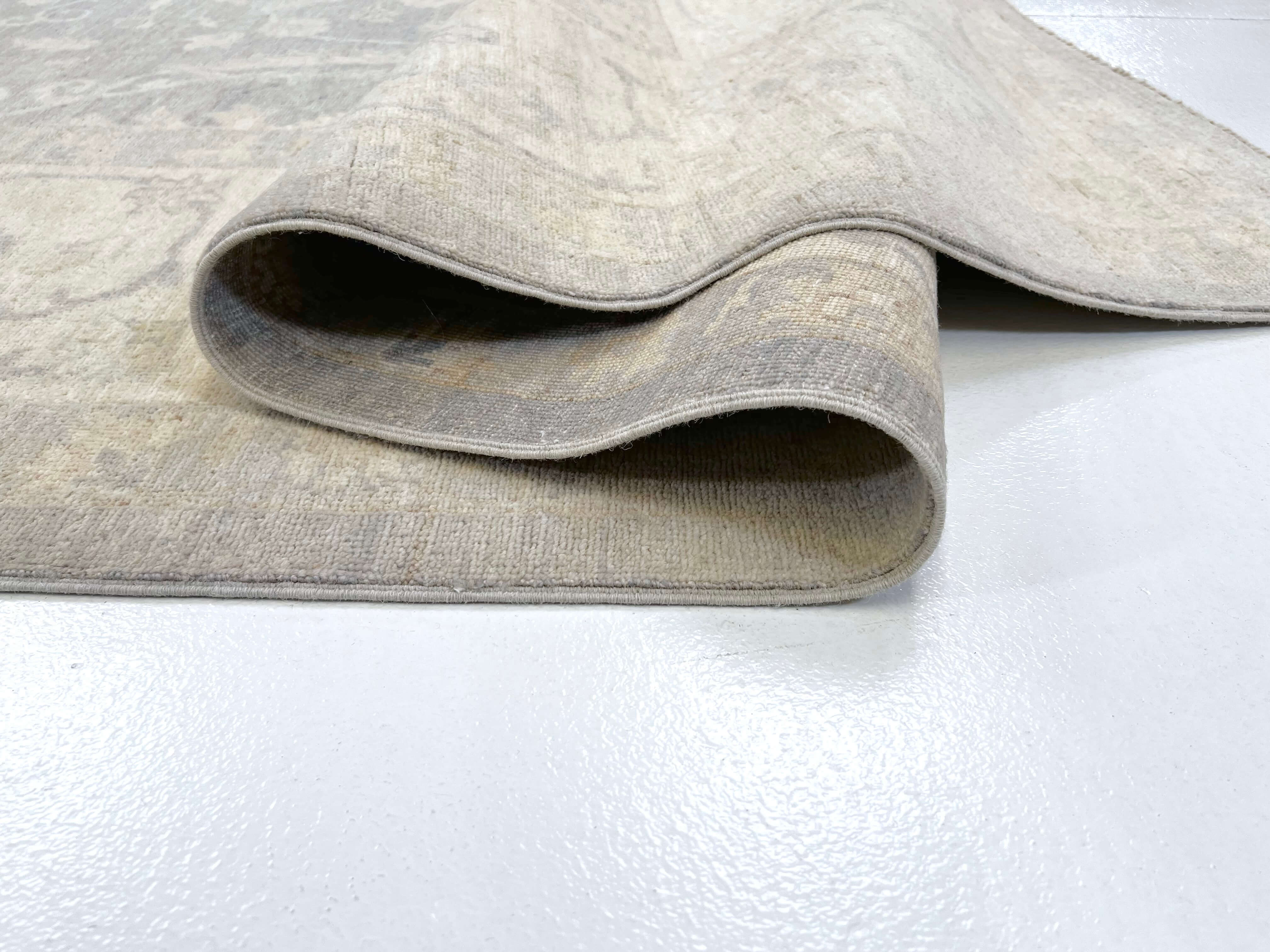WhiteWash Chobi 10'00" x 13'05" lt.gry/ivo