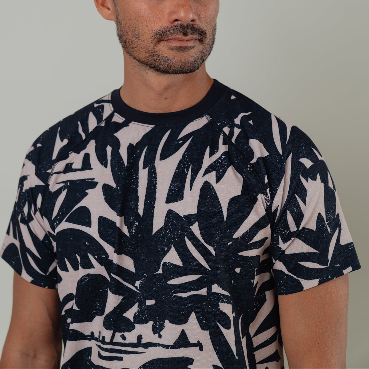 OLEU SUNSPORT™ UV TEE SHIRT - CARVINGS SANDSTONE