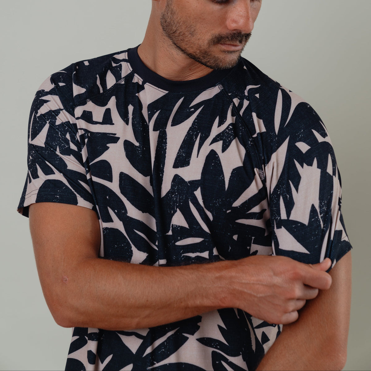 OLEU SUNSPORT™ UV TEE SHIRT - CARVINGS SANDSTONE