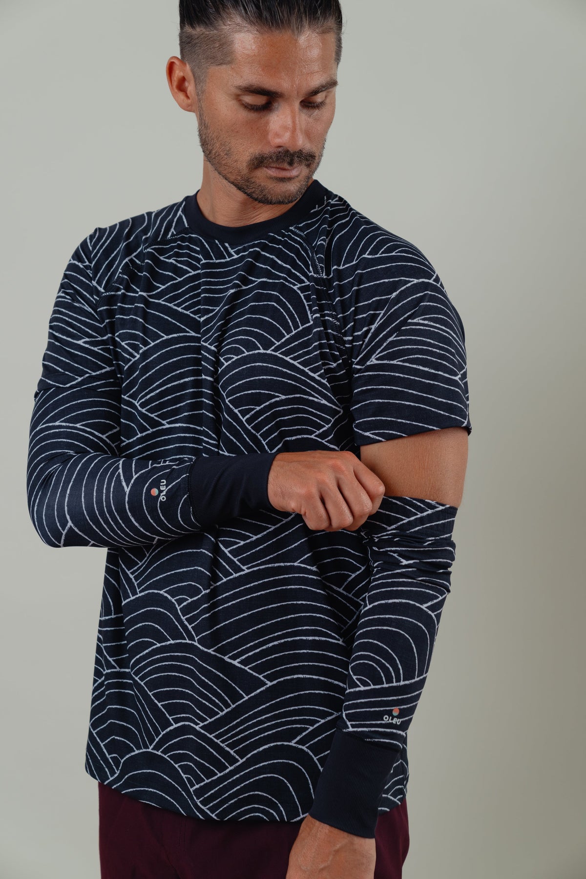 OLEU SUNSPORT™ UV ARM SLEEVES - STORM CARBON