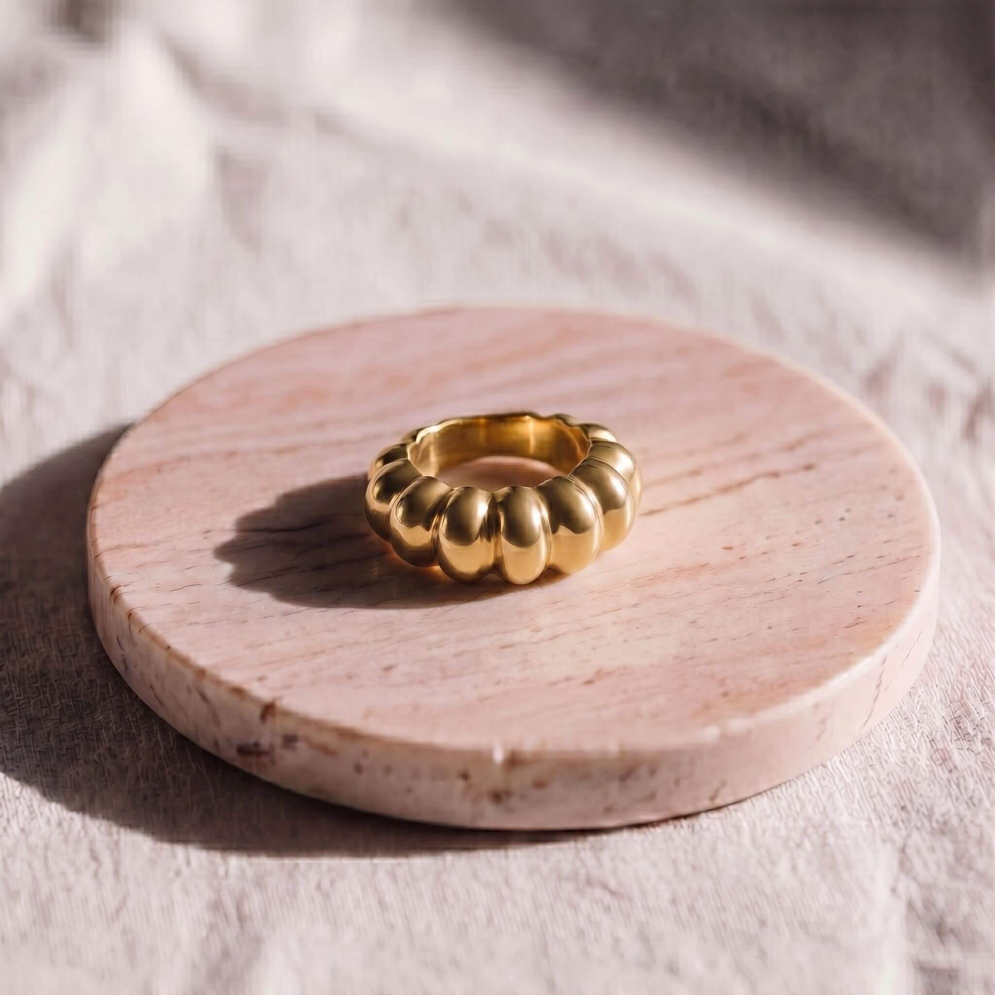 Rica Cobbled Band Ring for Men and Women