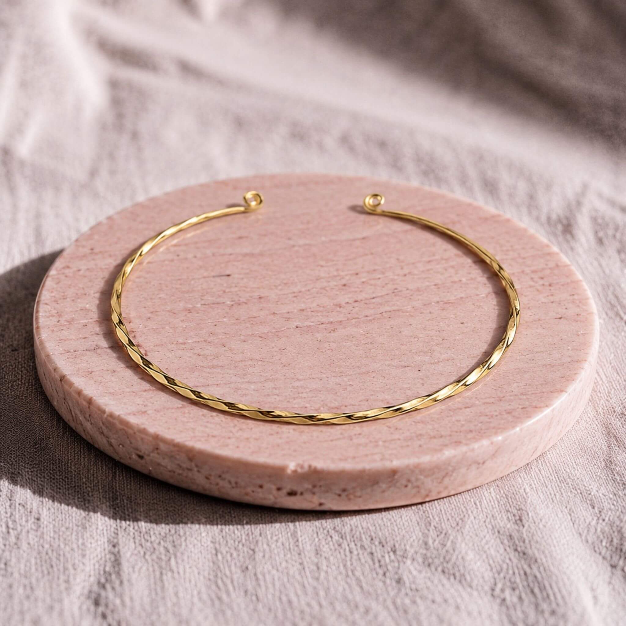 Uzi Open Collar Necklance Choker