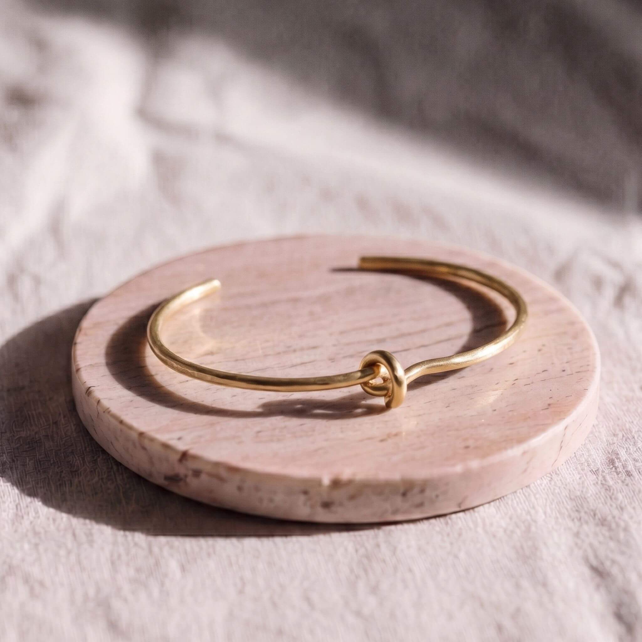 Open Knot Cuff Bracelet in Brass for Women - Tatu
