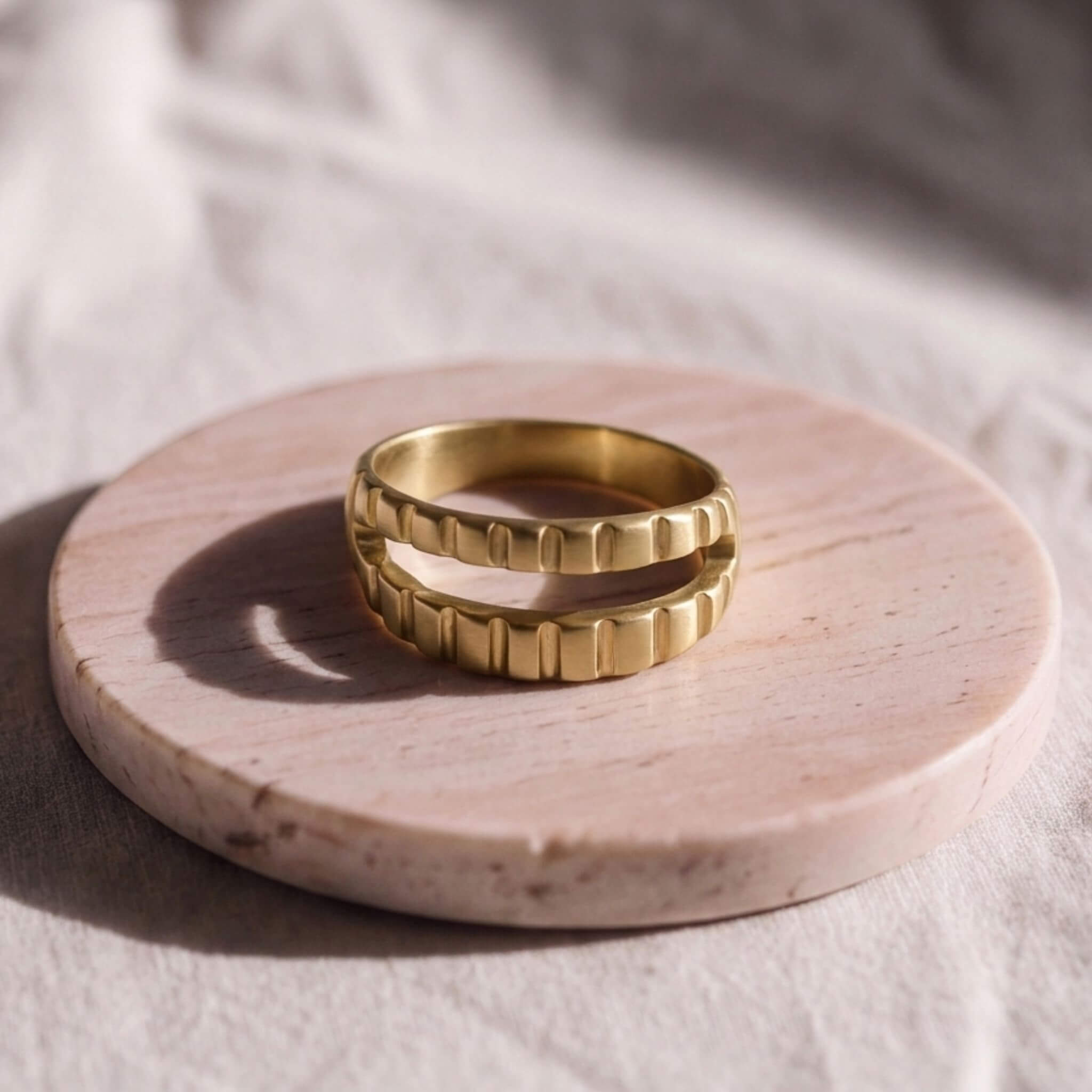 Matata Ribbed Ring for Men and Women
