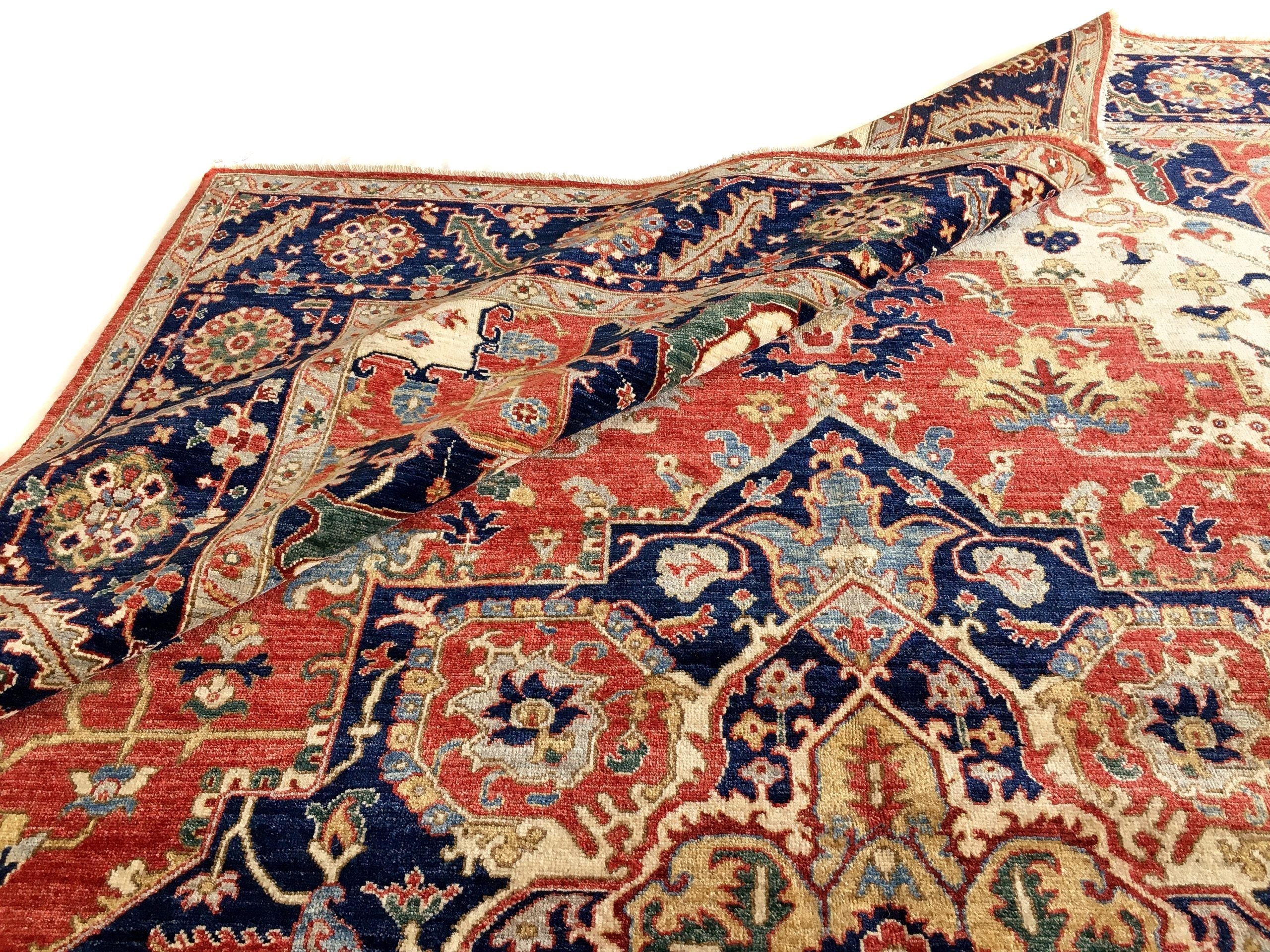 Serapi (9'00"x11'07") red/ivory/navy