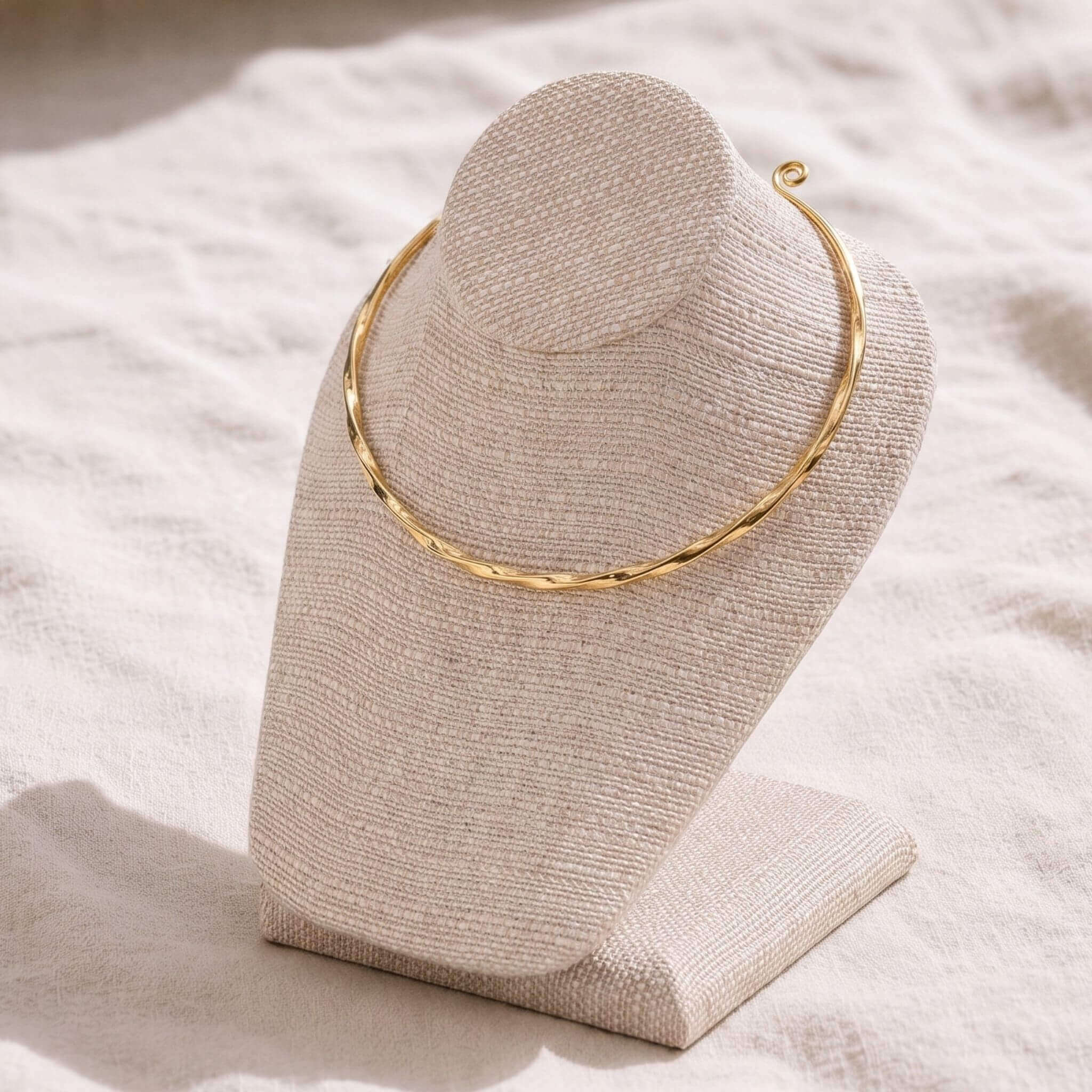 Uzi Open Collar Necklance Choker