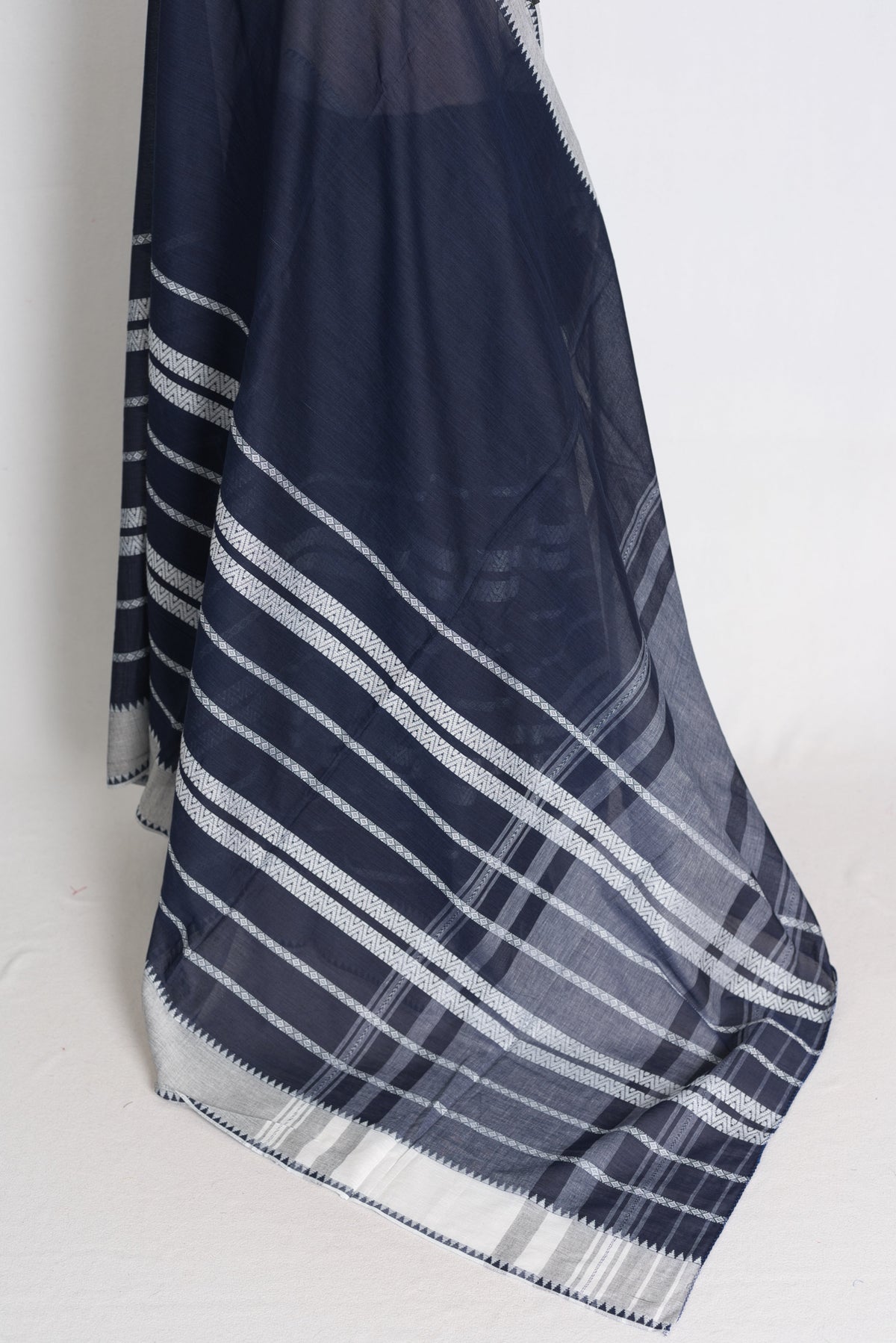 Nivedita : Dark Blue and Grey Dhaniakhali Bengal Handloom Pure Soft Cotton Saree