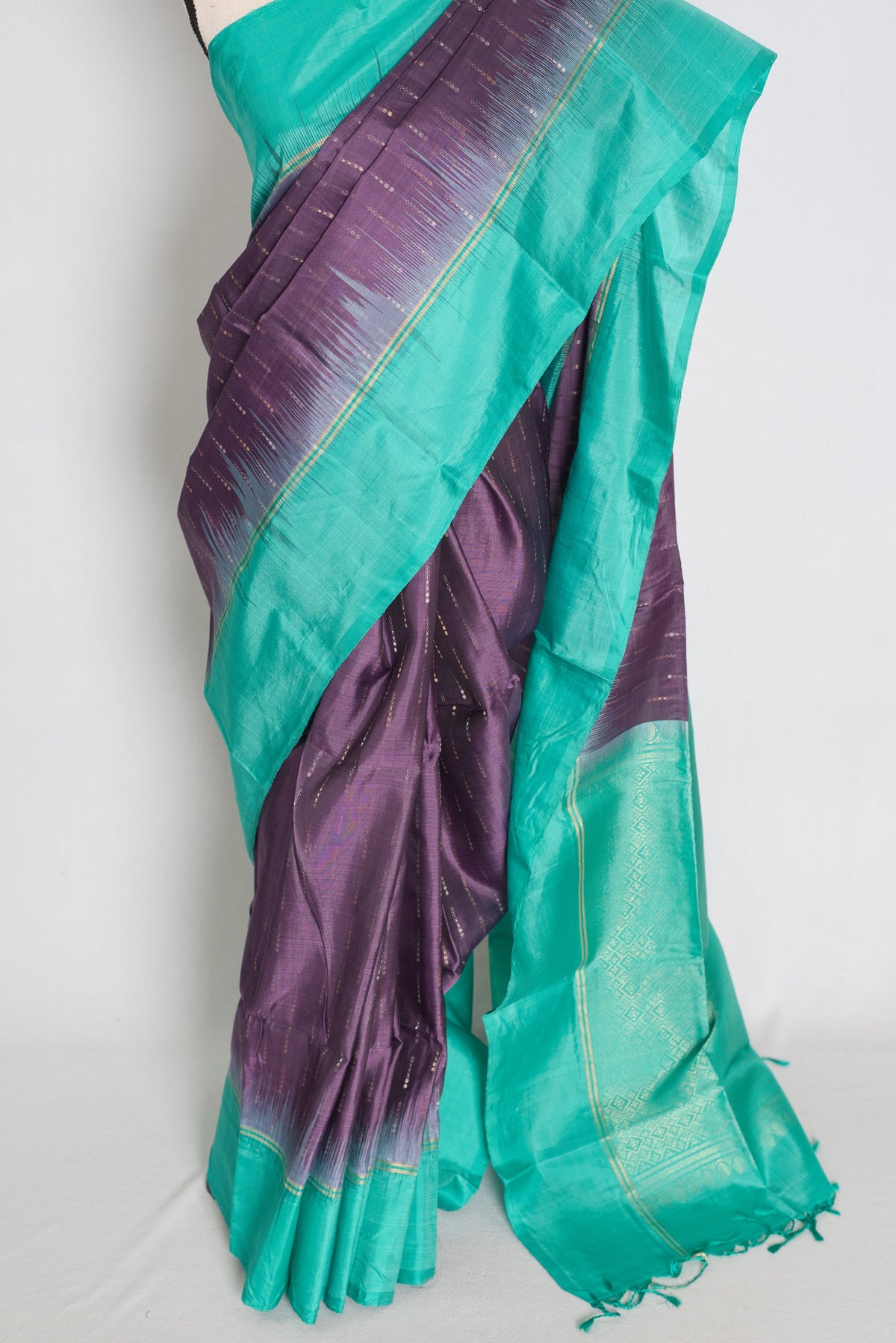 Iniya Violet and Sea Green Lightweight Kanjivaram Silk Saree