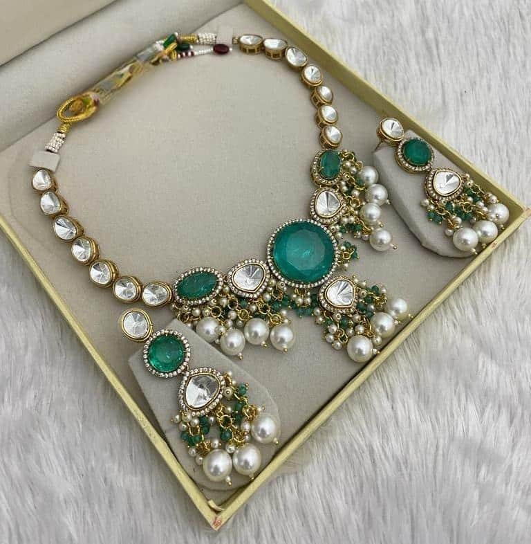 Adroable Designer Pearl Kundan Set