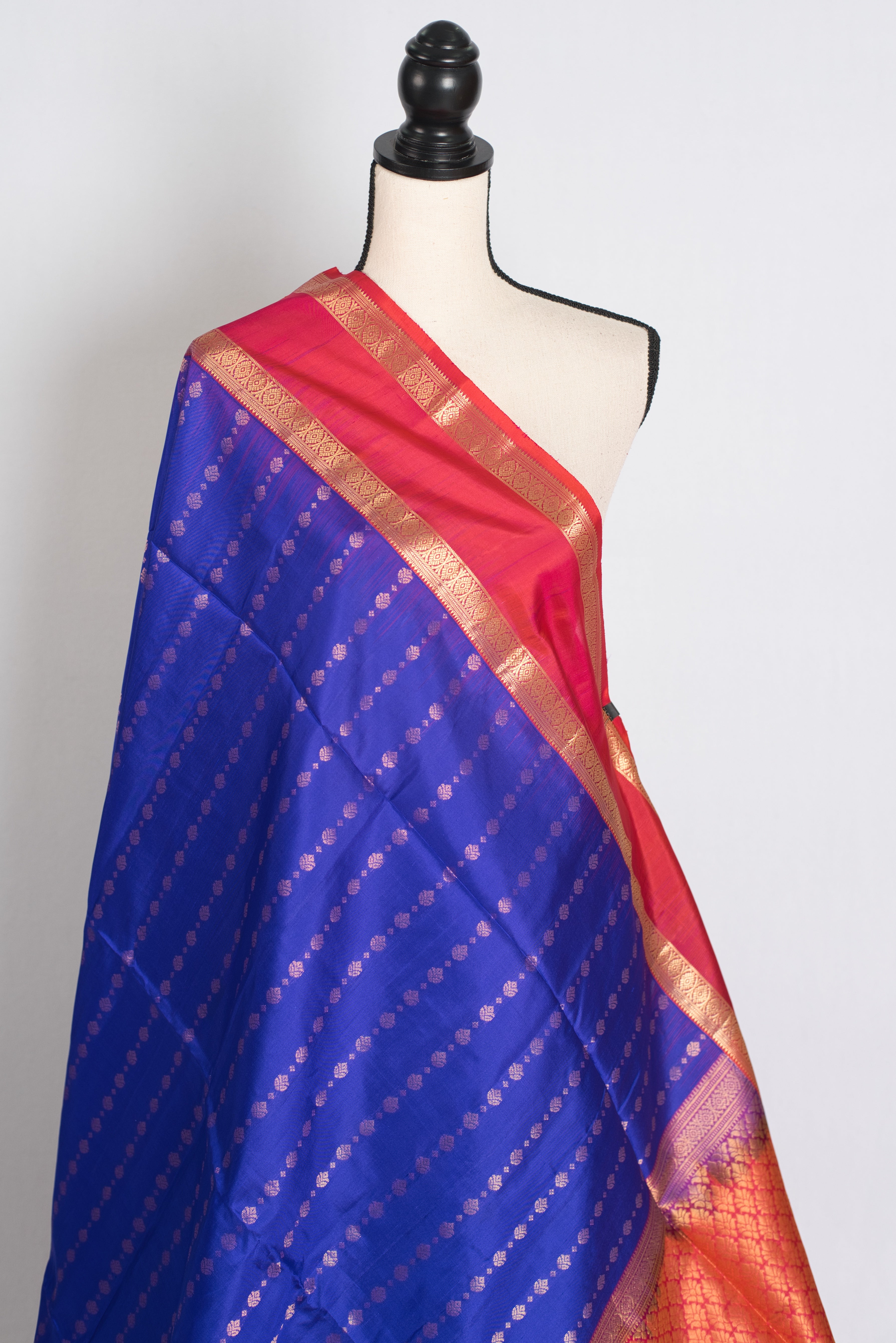 Raji : Silk Mark Certified Kanchipuram Silk Saree in Royal Blue