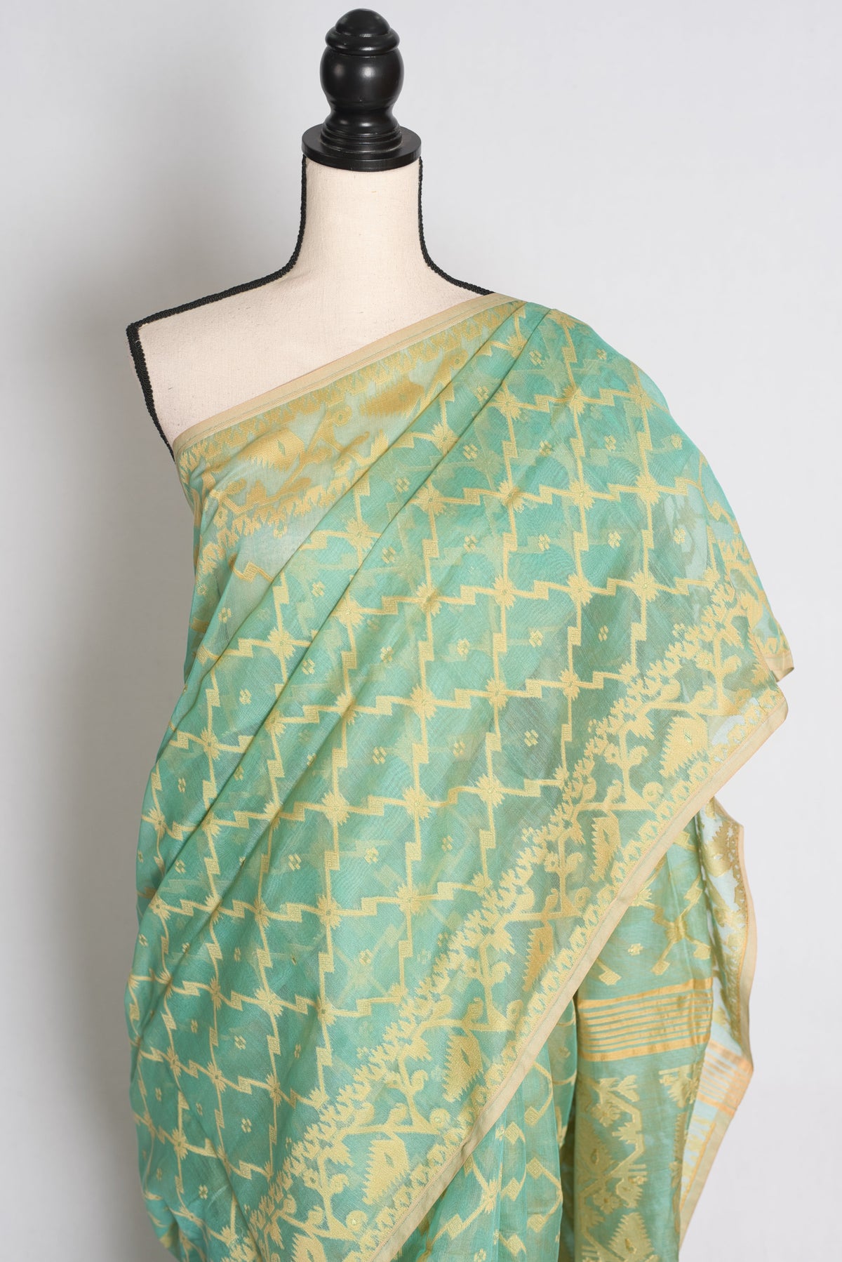 Sheuli – Pastel Green and Beige Soft Jamdani Saree